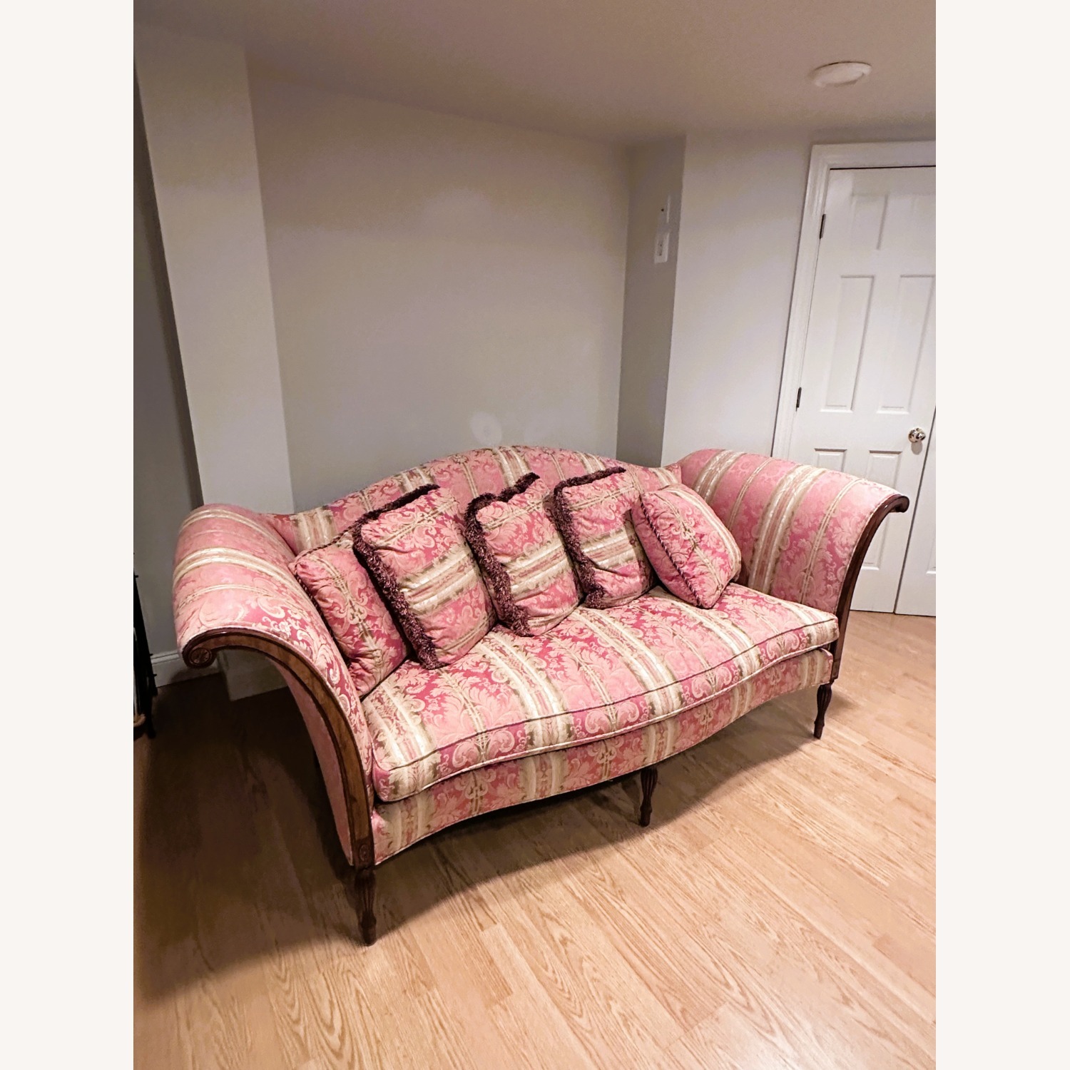 Antique Pink Patterned Sofa - image-0