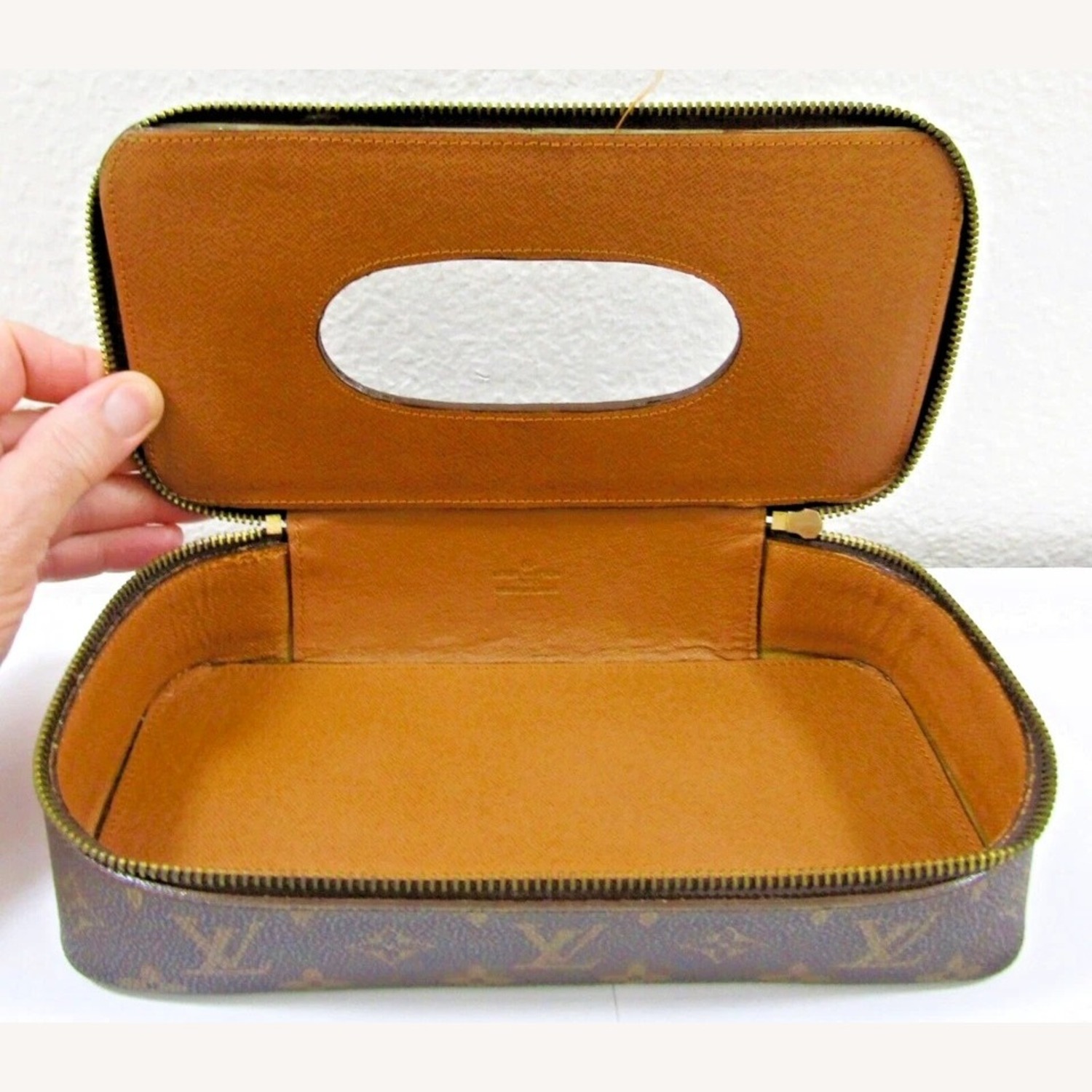 Louis Vuitton Monogram Leather Tissue Holder - image-10