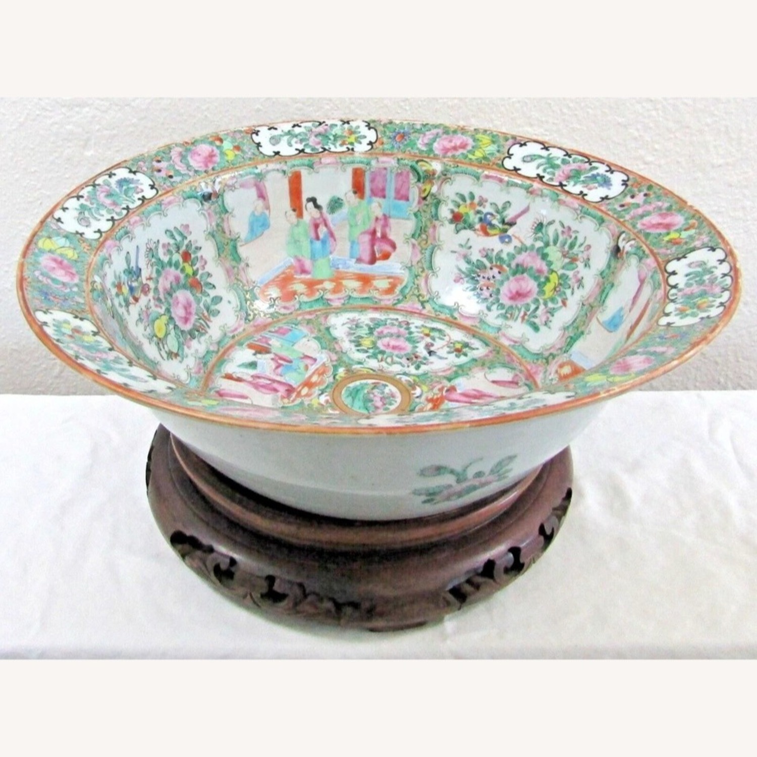 19th C. Antique Chinese Rose Medallion Bowl - image-2