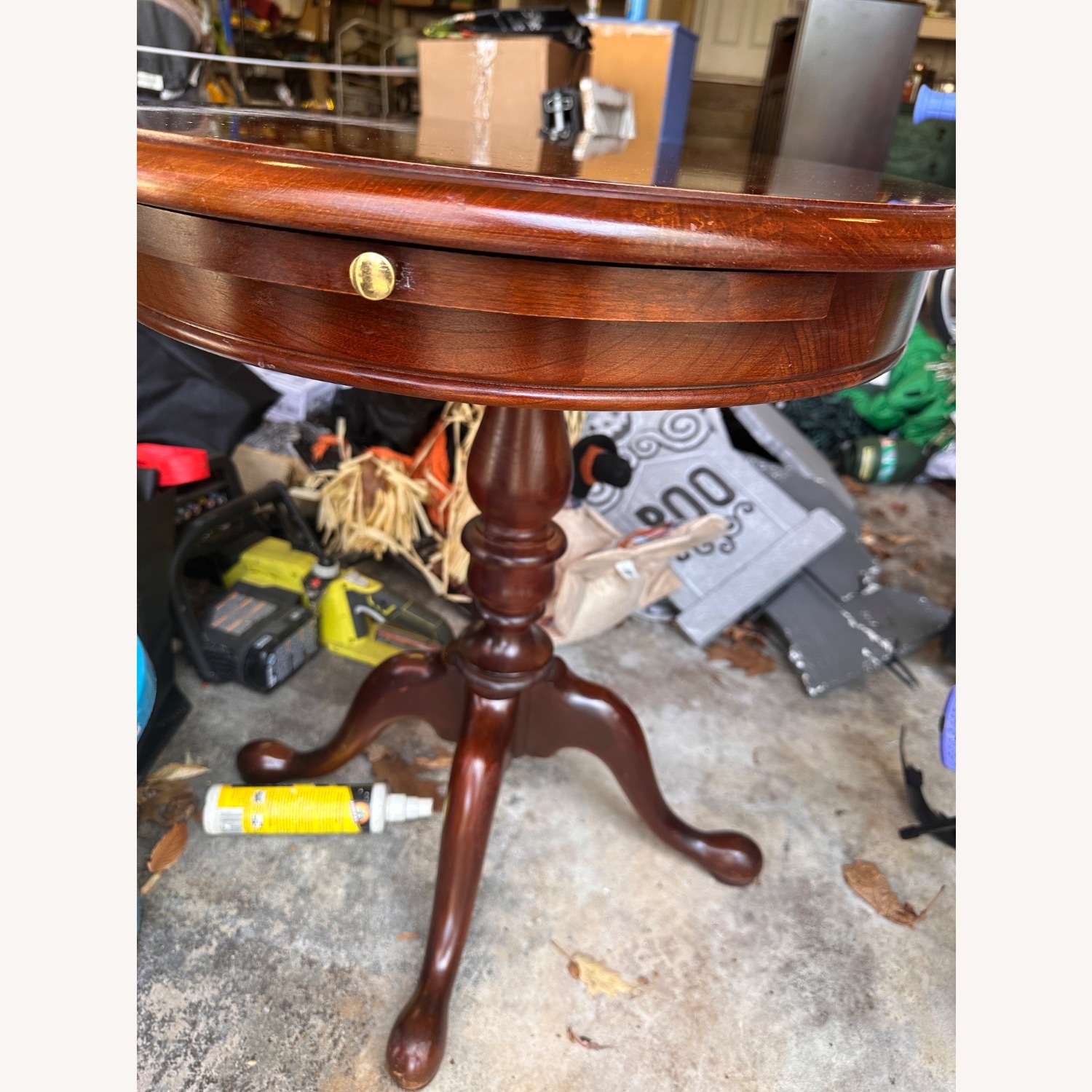Vintage Georgian Tri-Leg Mahogany Table - image-16