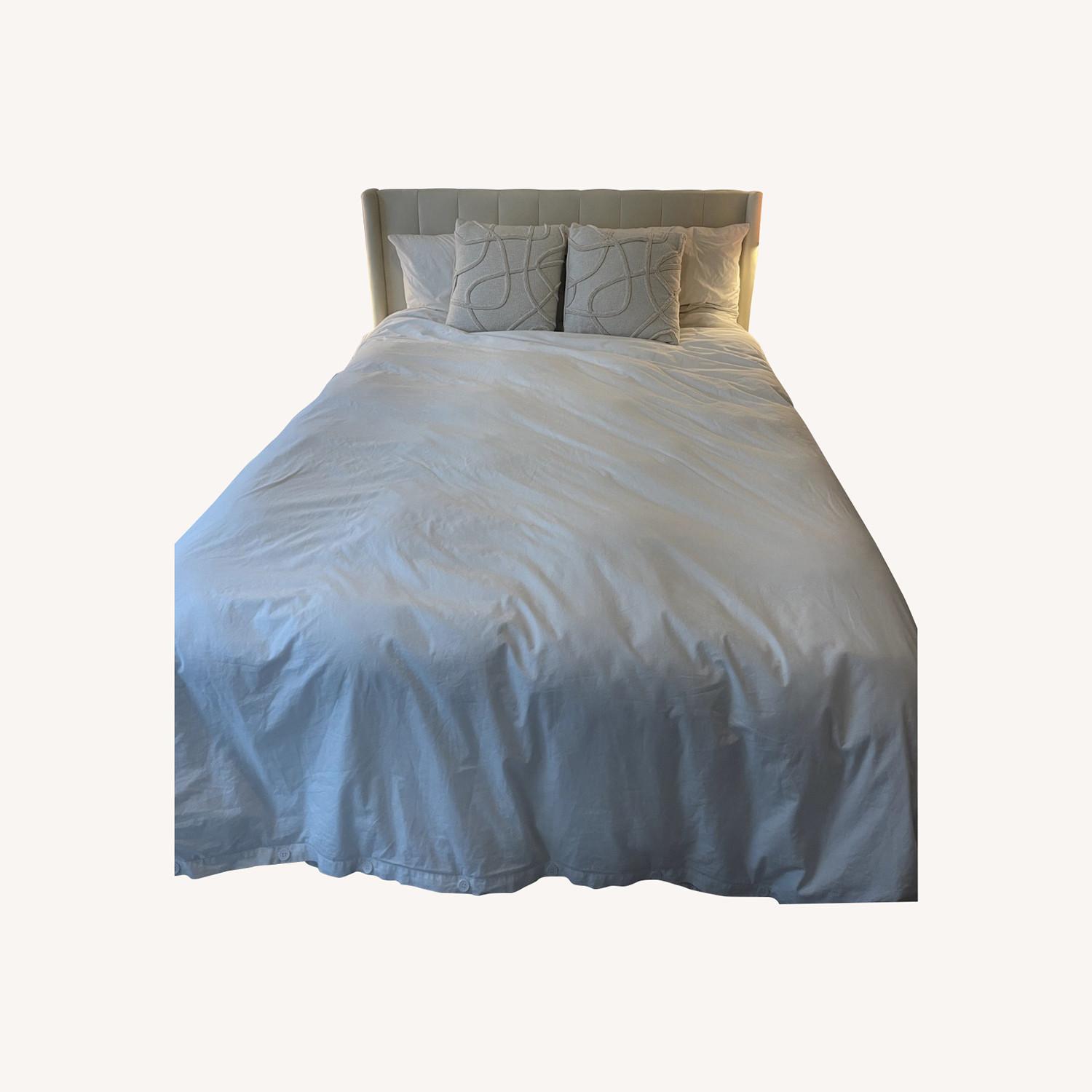 Eriksay Low Profile Platform Bed - image-0