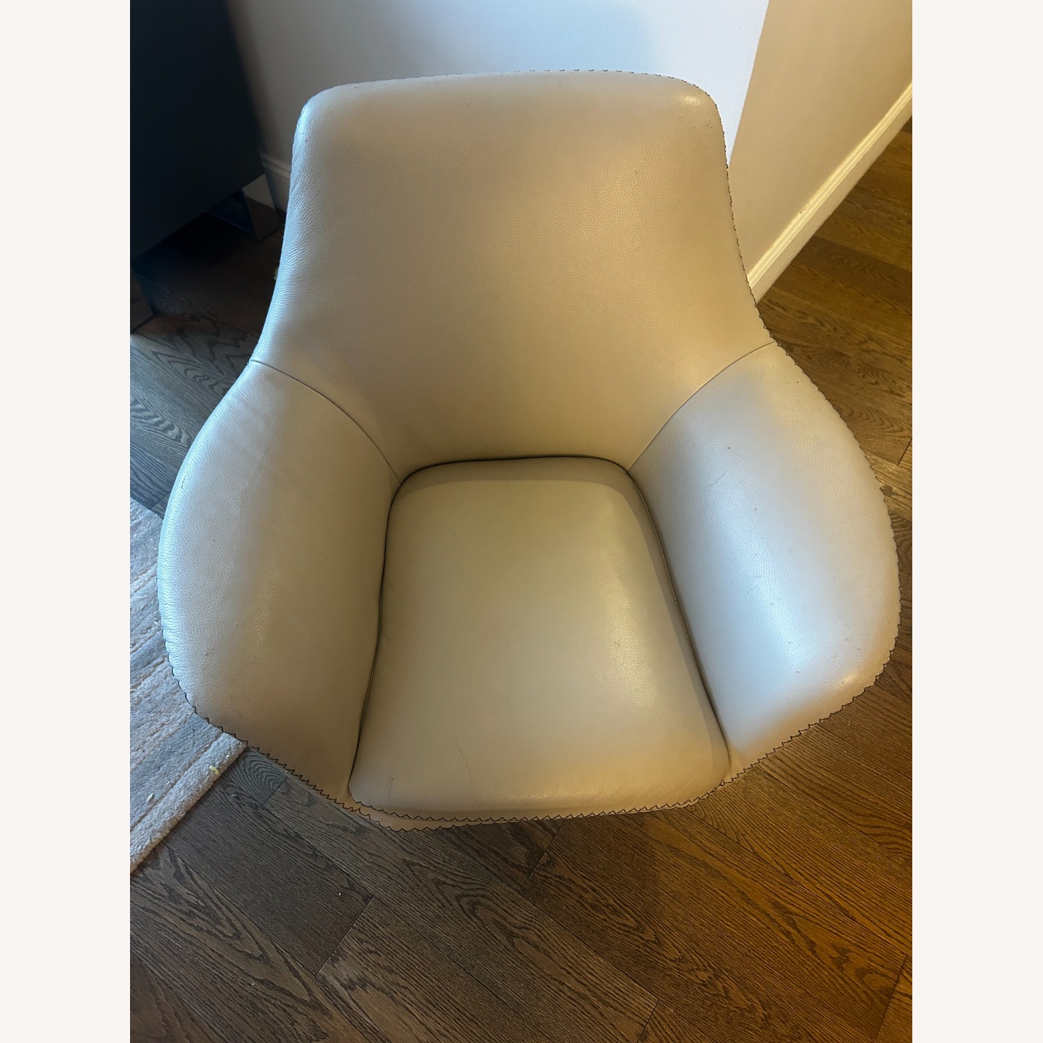 Modani Swivel Chair - image-0