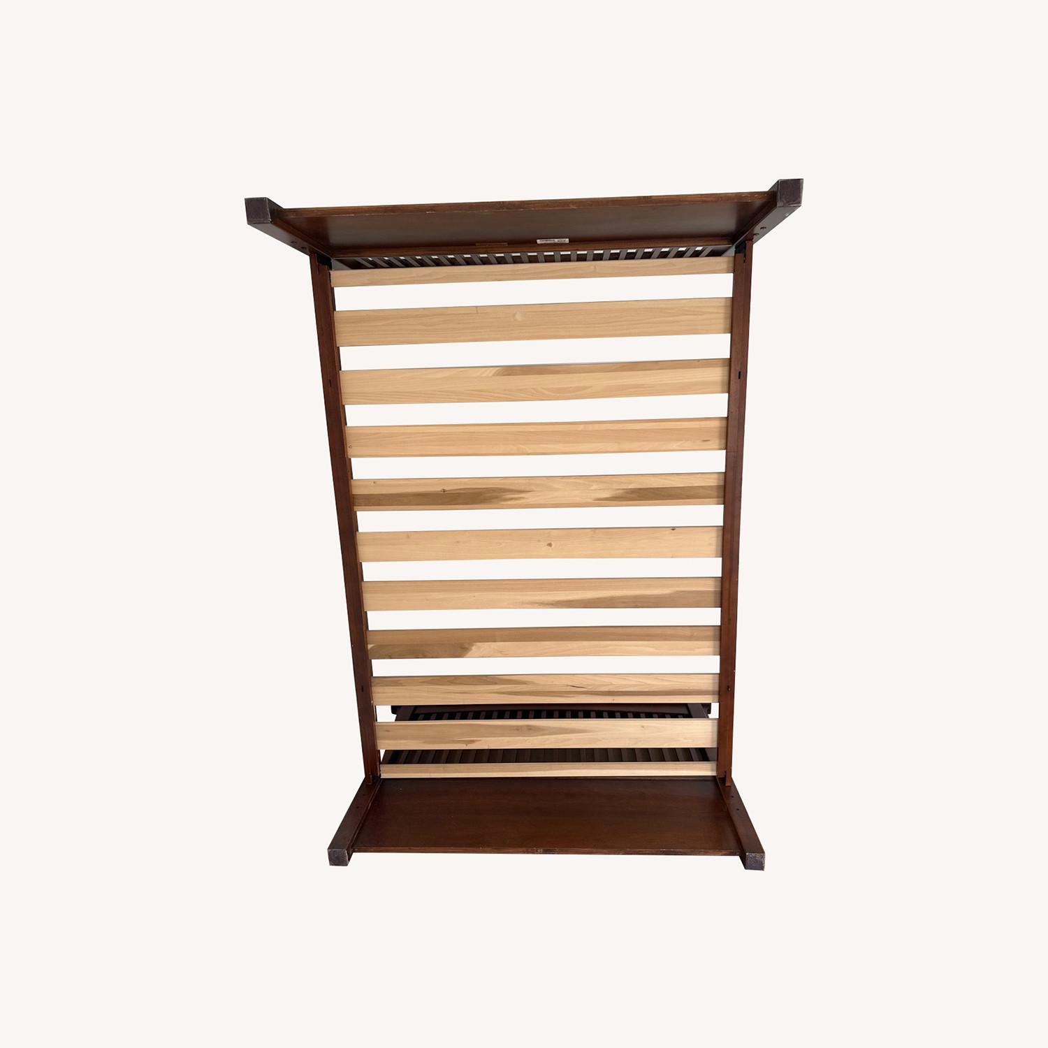 Stanley Furniture Wood Bed Frae Full - image-0