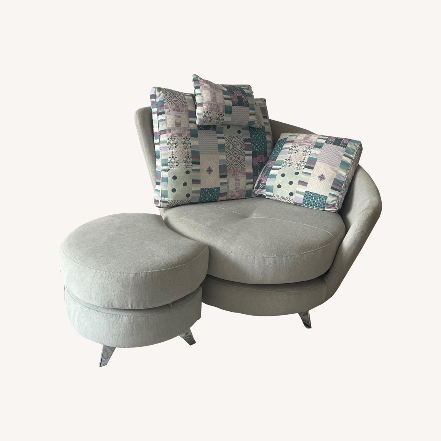 Accent Chair W Foot Rest and 3 Pillows - image-0