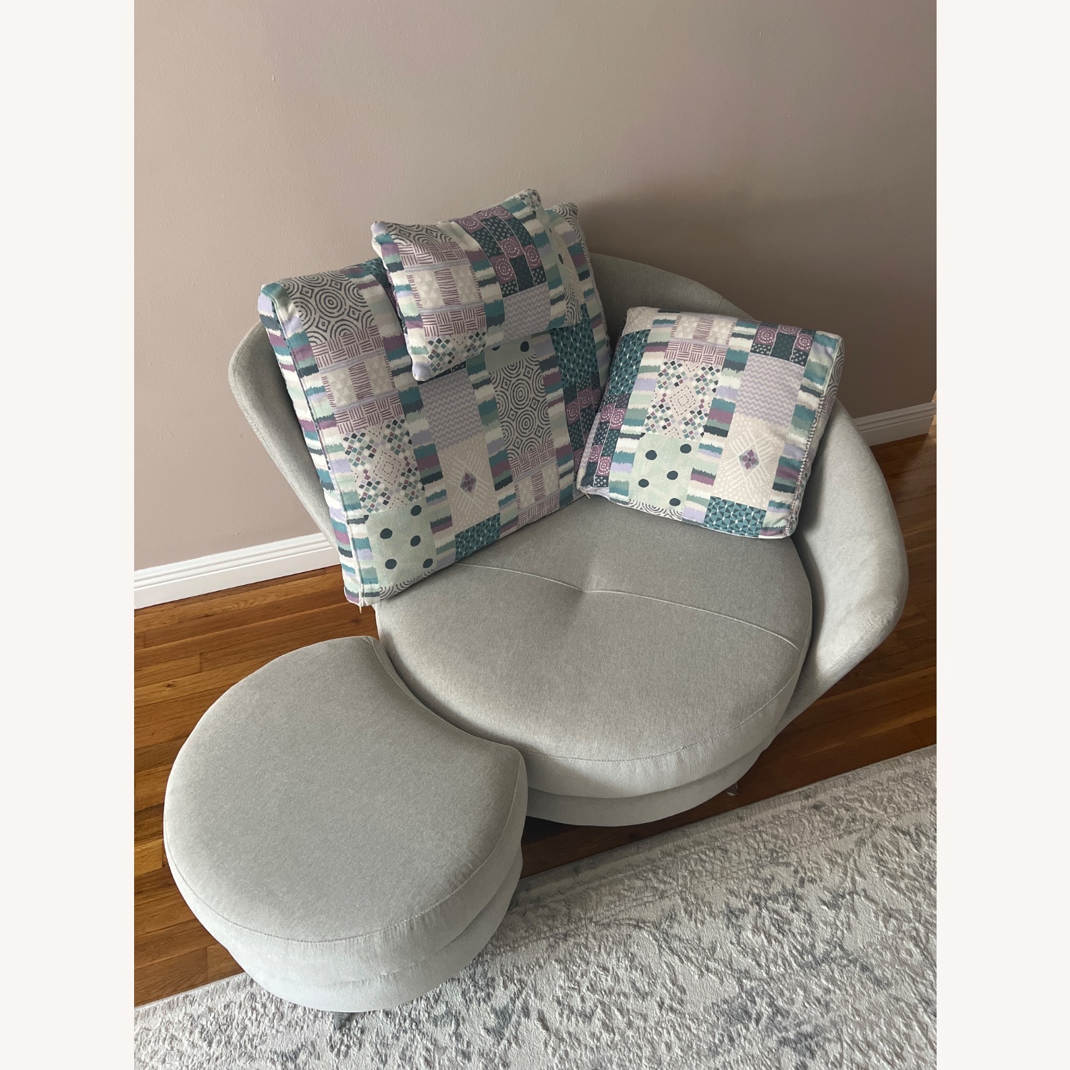 Accent Chair W Foot Rest and 3 Pillows - image-2