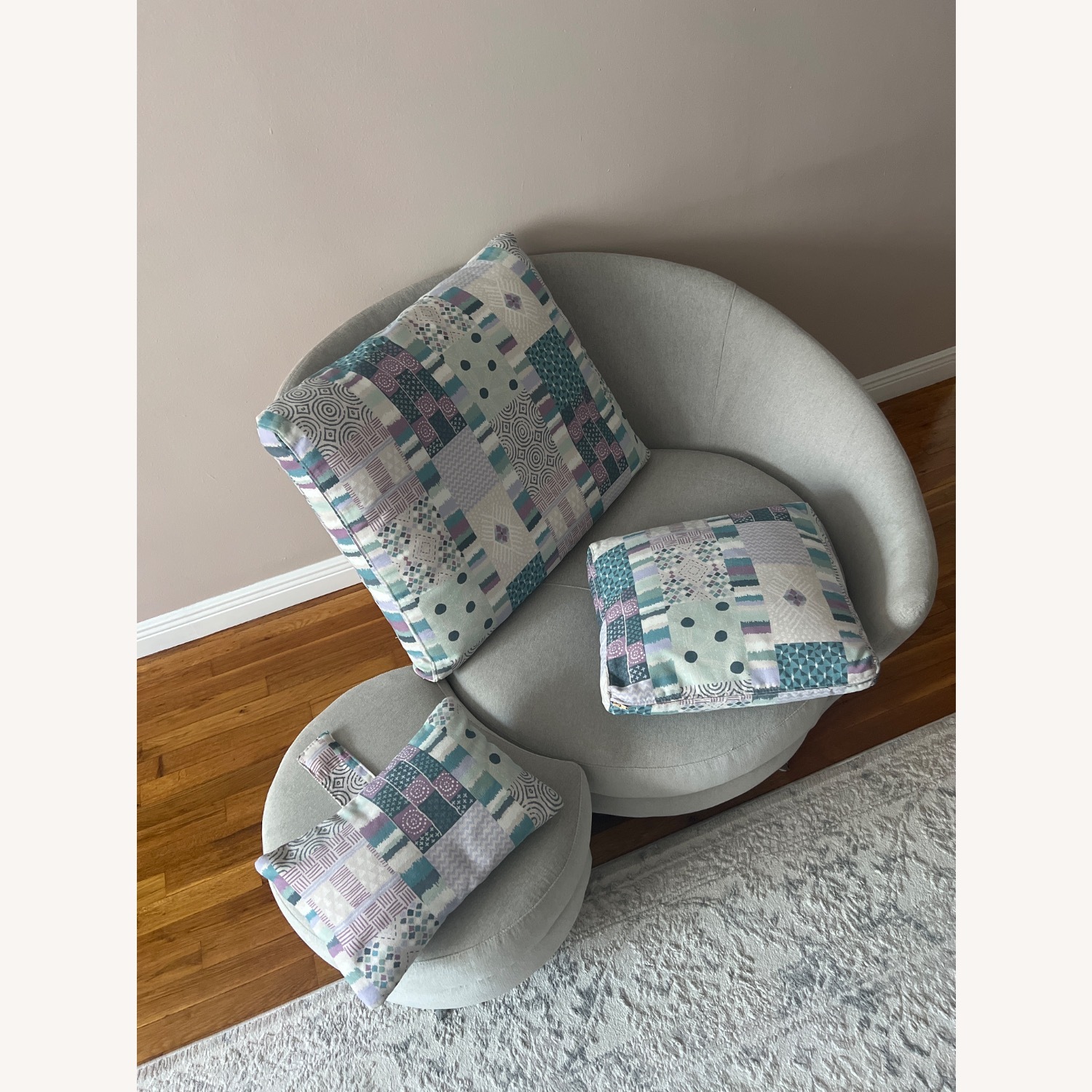 Accent Chair W Foot Rest and 3 Pillows - image-5