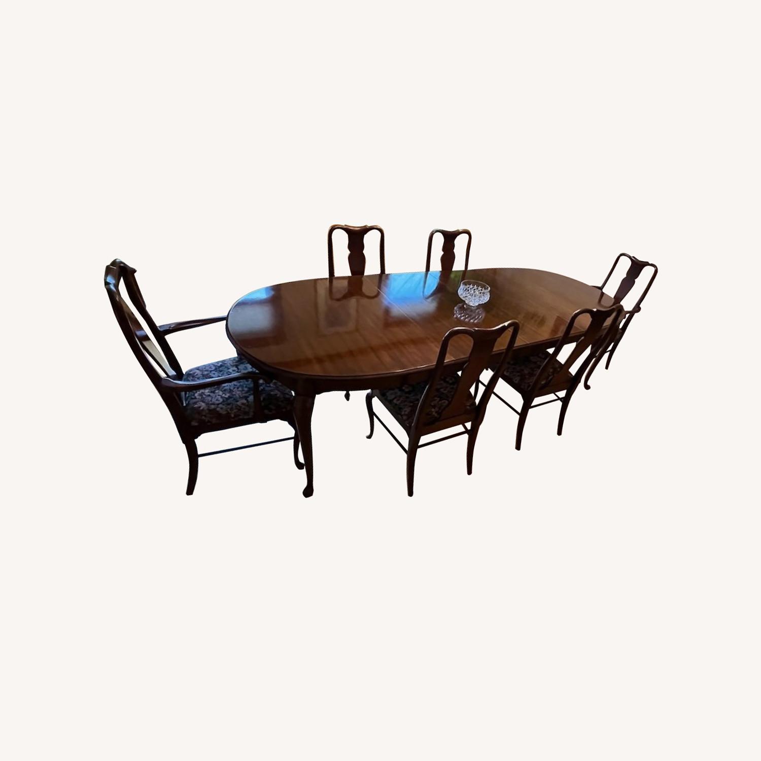 Thomasville Dining Room Set - image-0