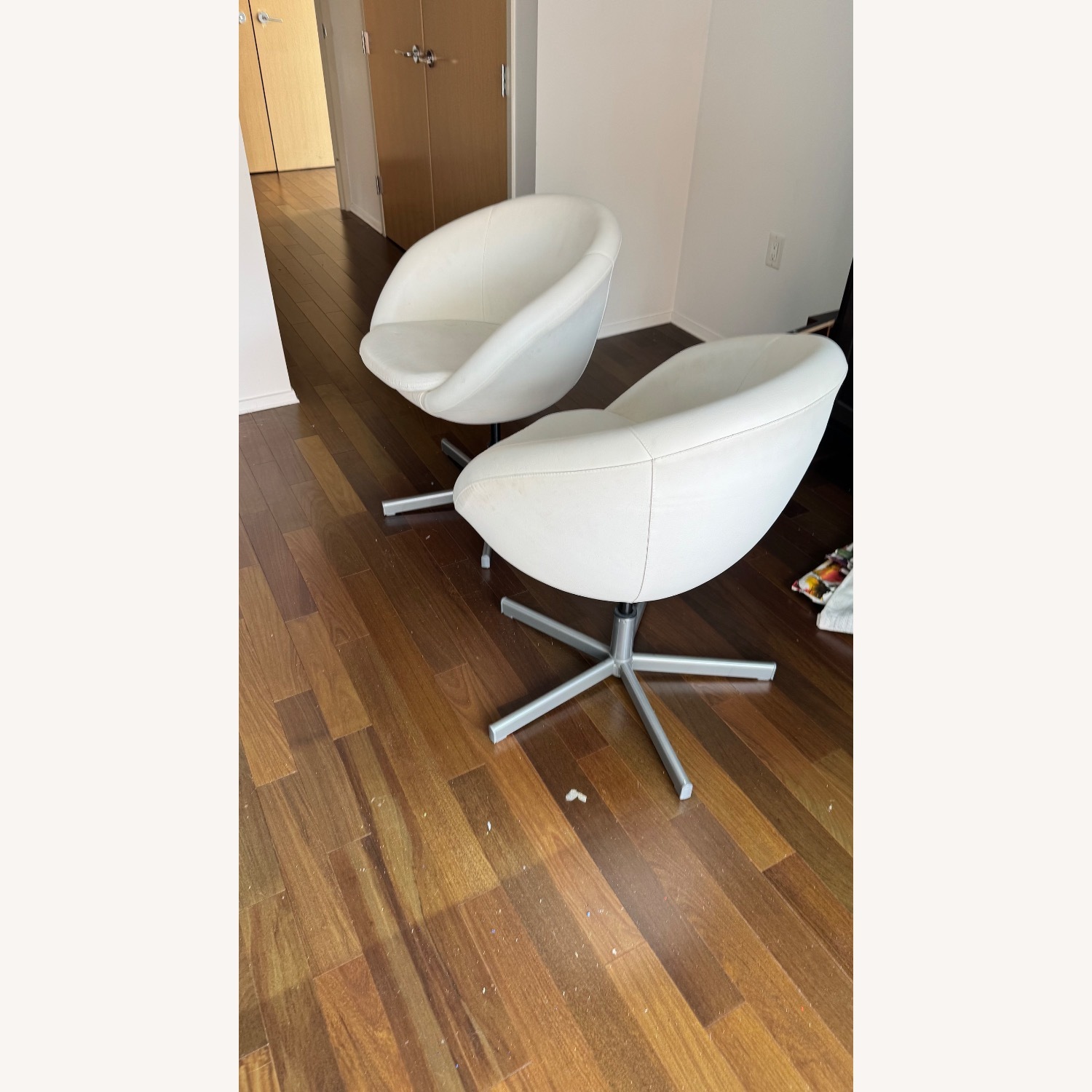 IKEA SKRUVSTA Two White Swivel Chairs - AptDeco