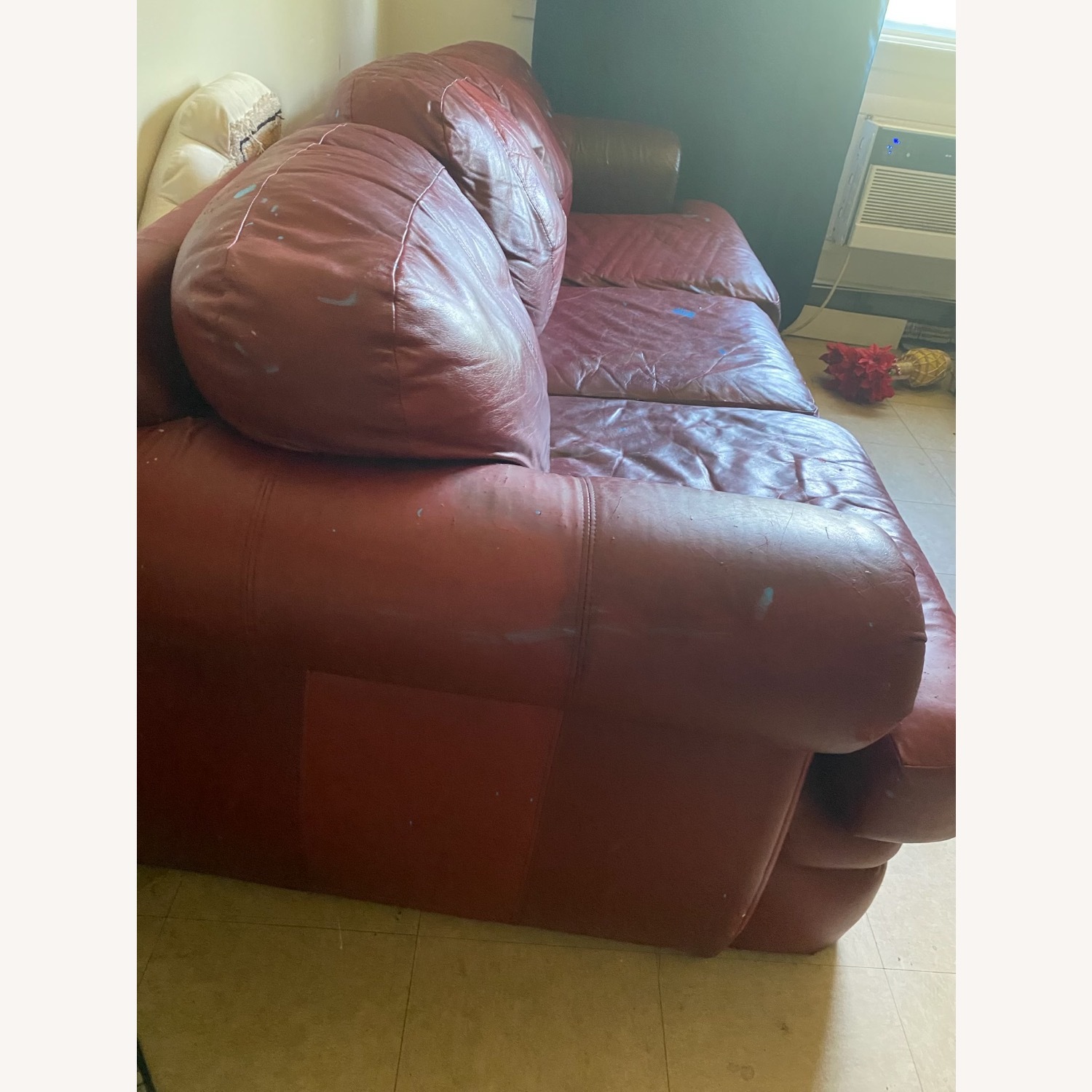 La-Zy-Boy Red Leather Sofa - image-4