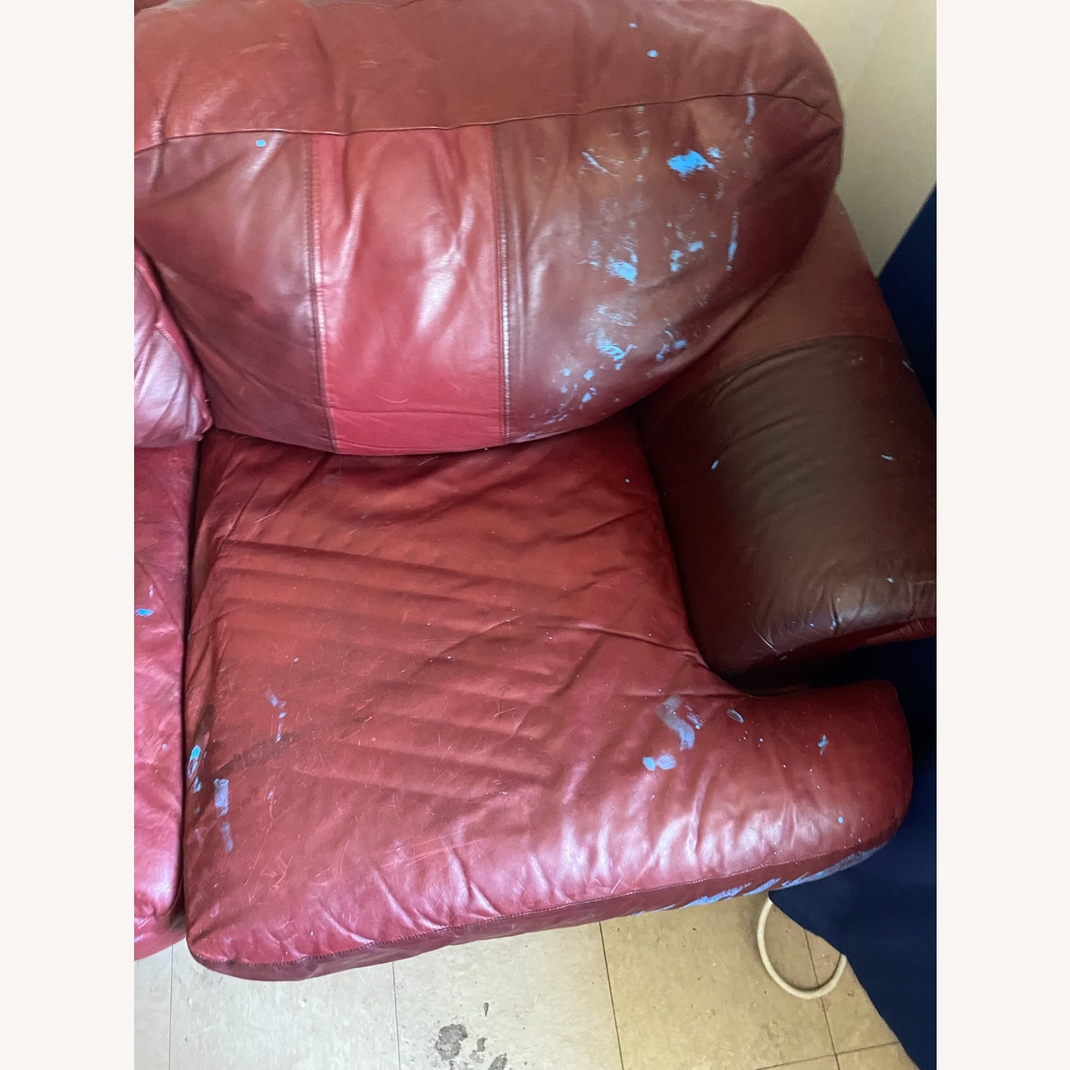 La-Zy-Boy Red Leather Sofa - image-5