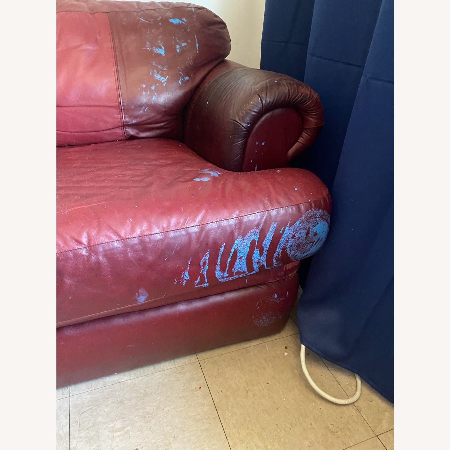 La-Zy-Boy Red Leather Sofa - image-2