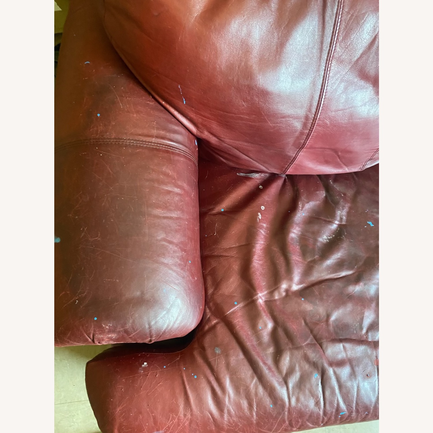La-Zy-Boy Red Leather Sofa - image-6