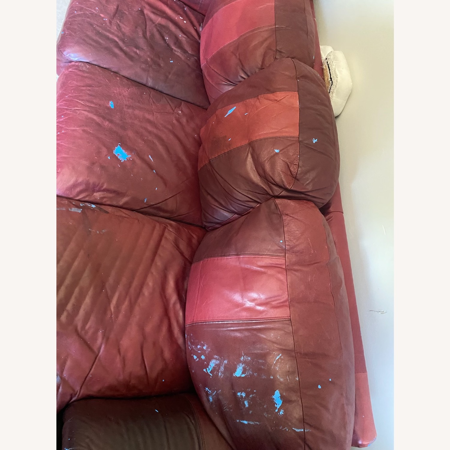 La-Zy-Boy Red Leather Sofa - image-7