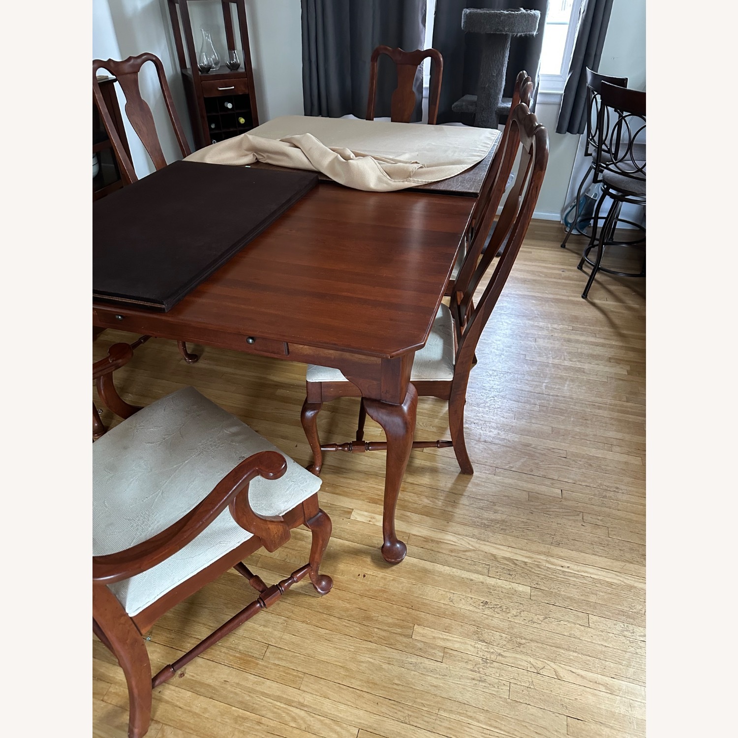 Dining Room Set 6 Chairs and 2 Leaves - image-1