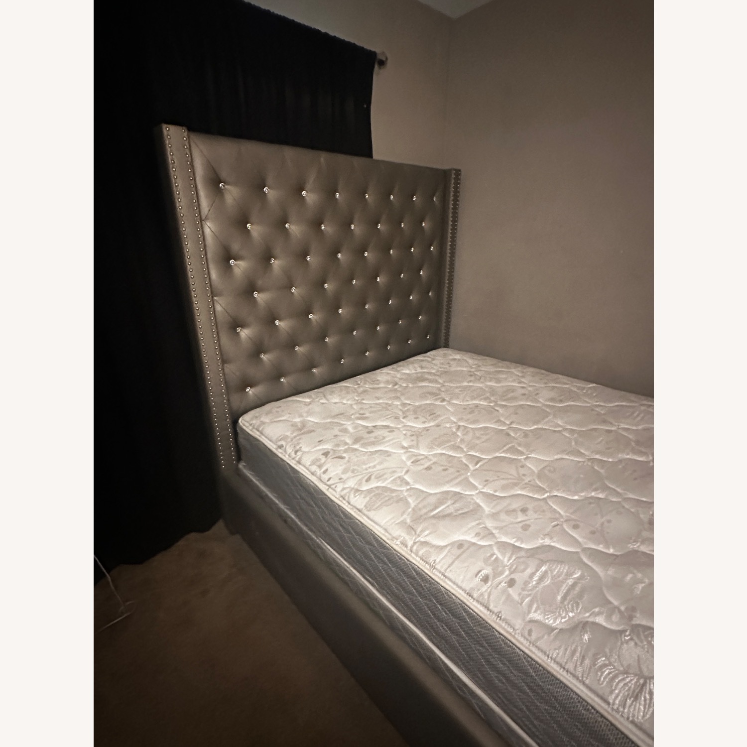 Dark Gray Diamond Bed - image-3