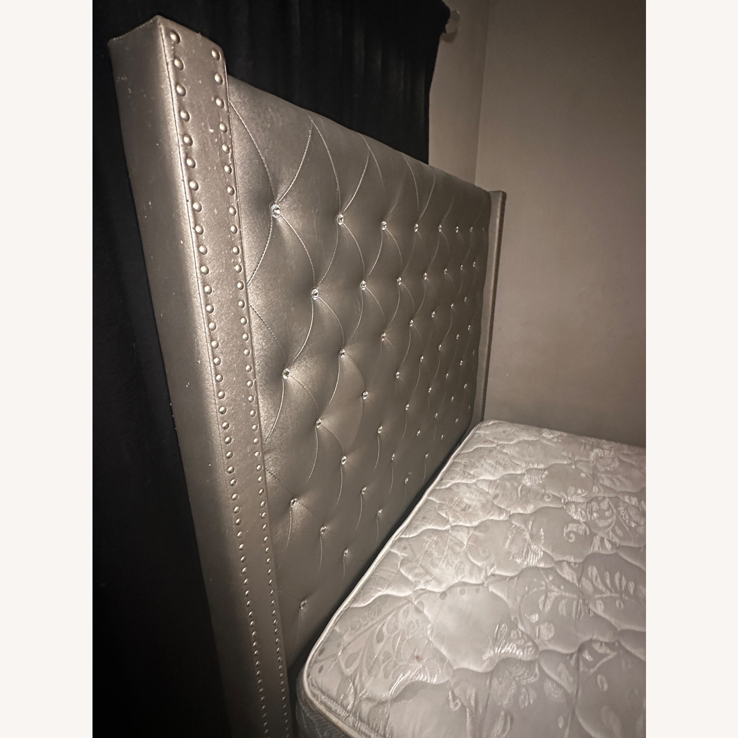 Dark Gray Diamond Bed - image-4