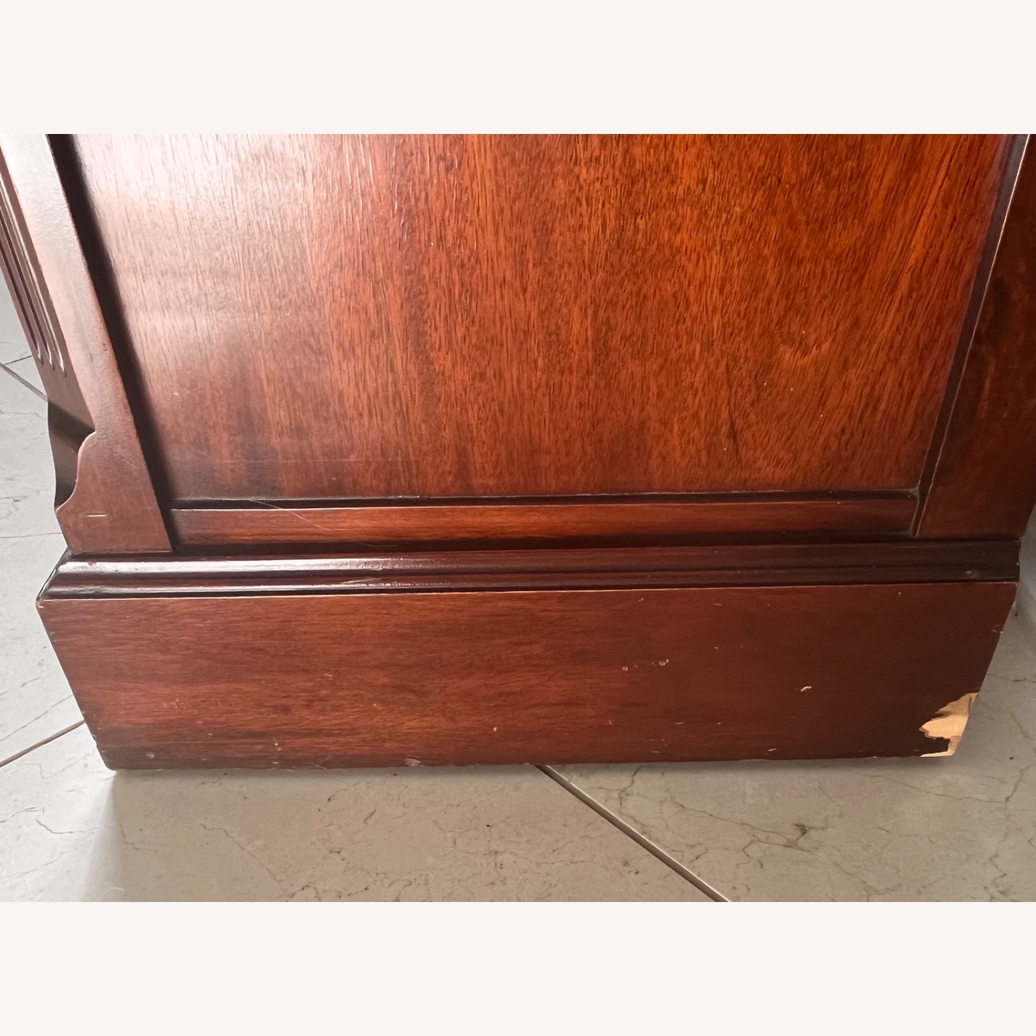 Vintage 1920s Duncan Phyfe Curved Glass Cabinet - image-2