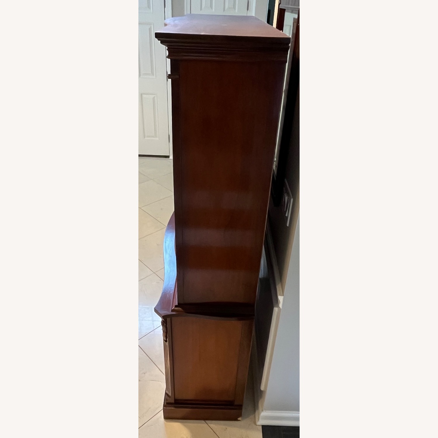 Vintage 1920s Duncan Phyfe Curved Glass Cabinet - image-6