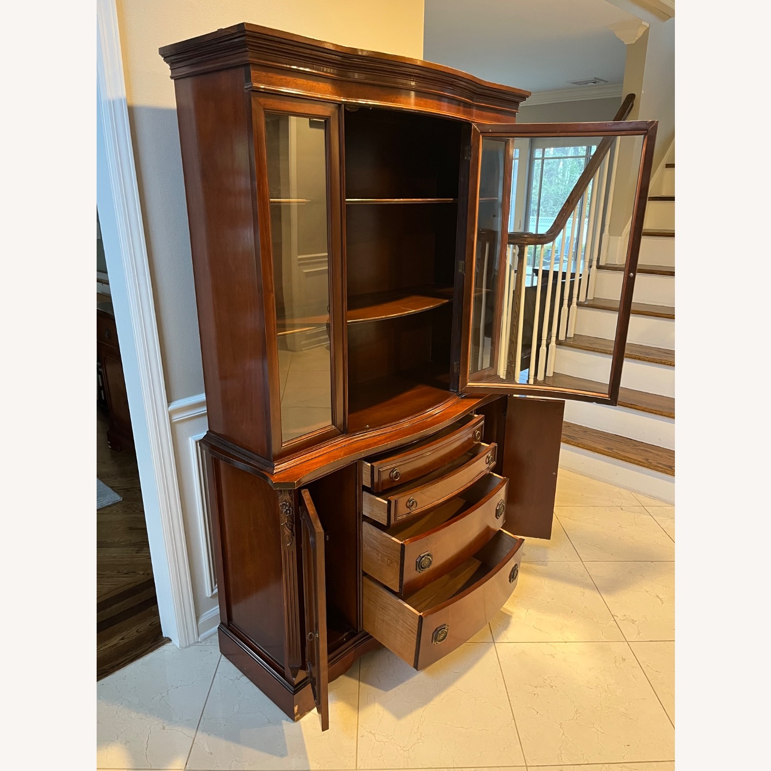 Vintage 1920s Duncan Phyfe Curved Glass Cabinet - image-3
