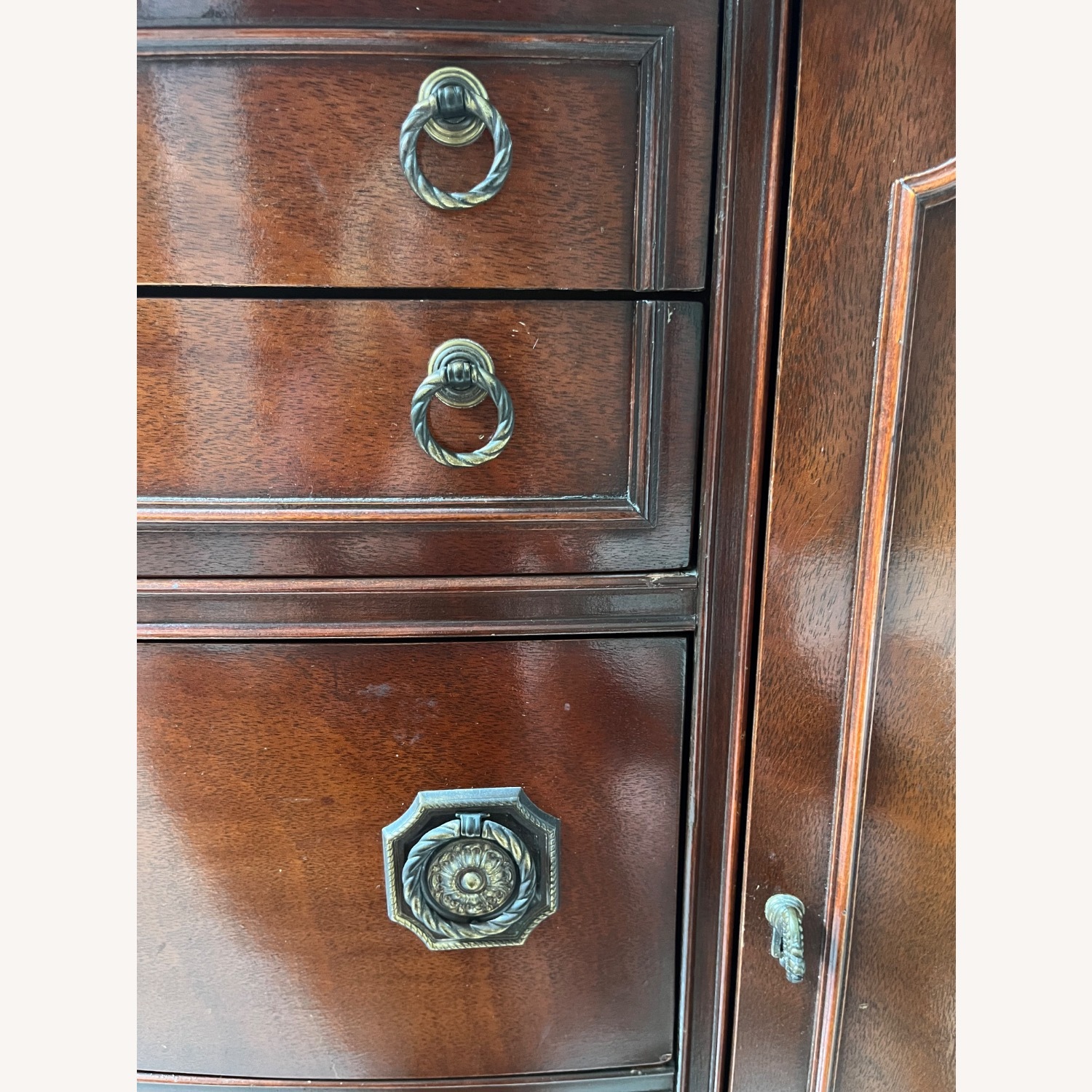 Vintage 1920s Duncan Phyfe Curved Glass Cabinet - image-5