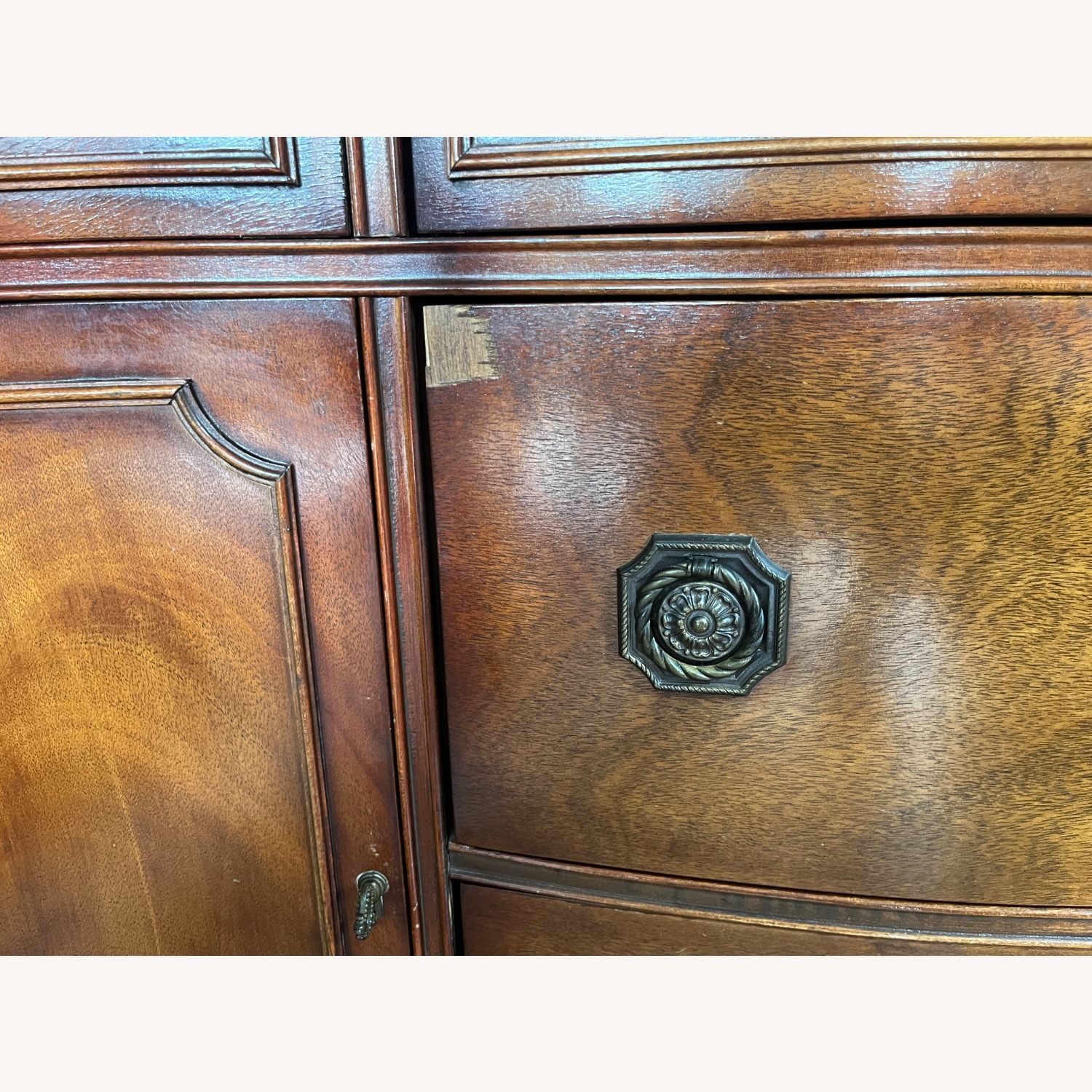 Vintage 1920s Duncan Phyfe style Buffet/Sidetable - image-7