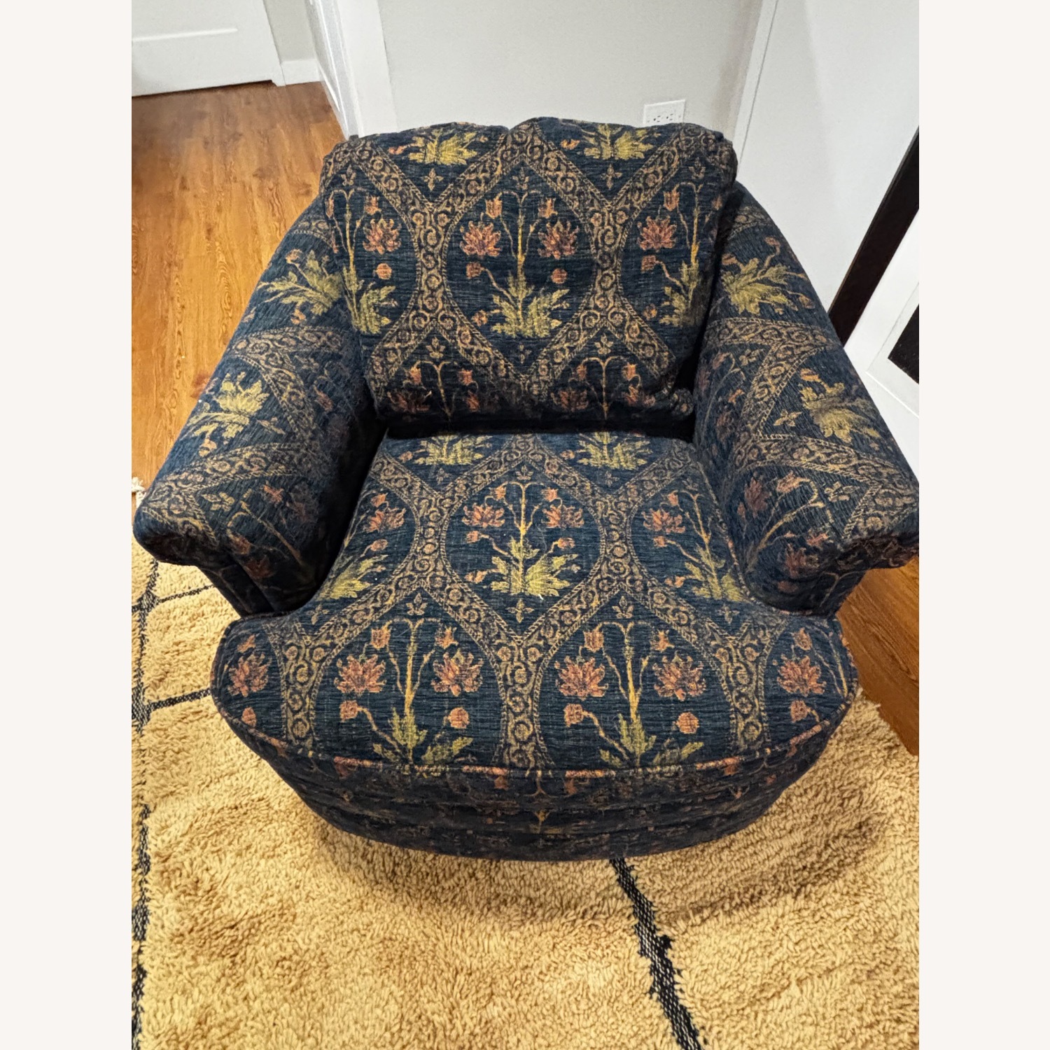 2 Decorative Floral Swivel Armchairs - image-5