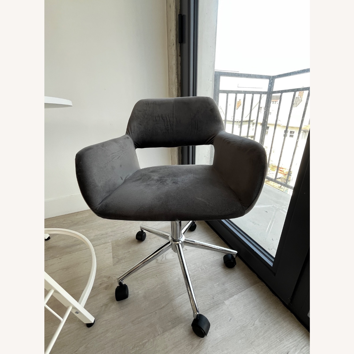 360 Degree Swivel Task Chair - image-1