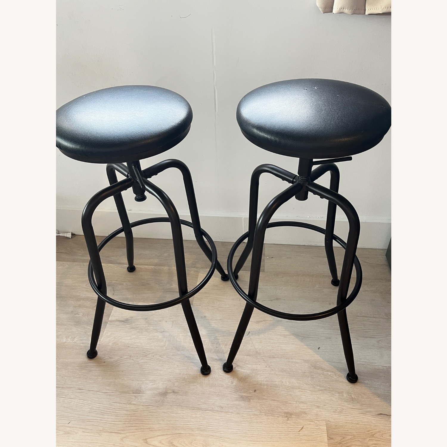 360 Swivel Lift Hight Bar Stools - image-1