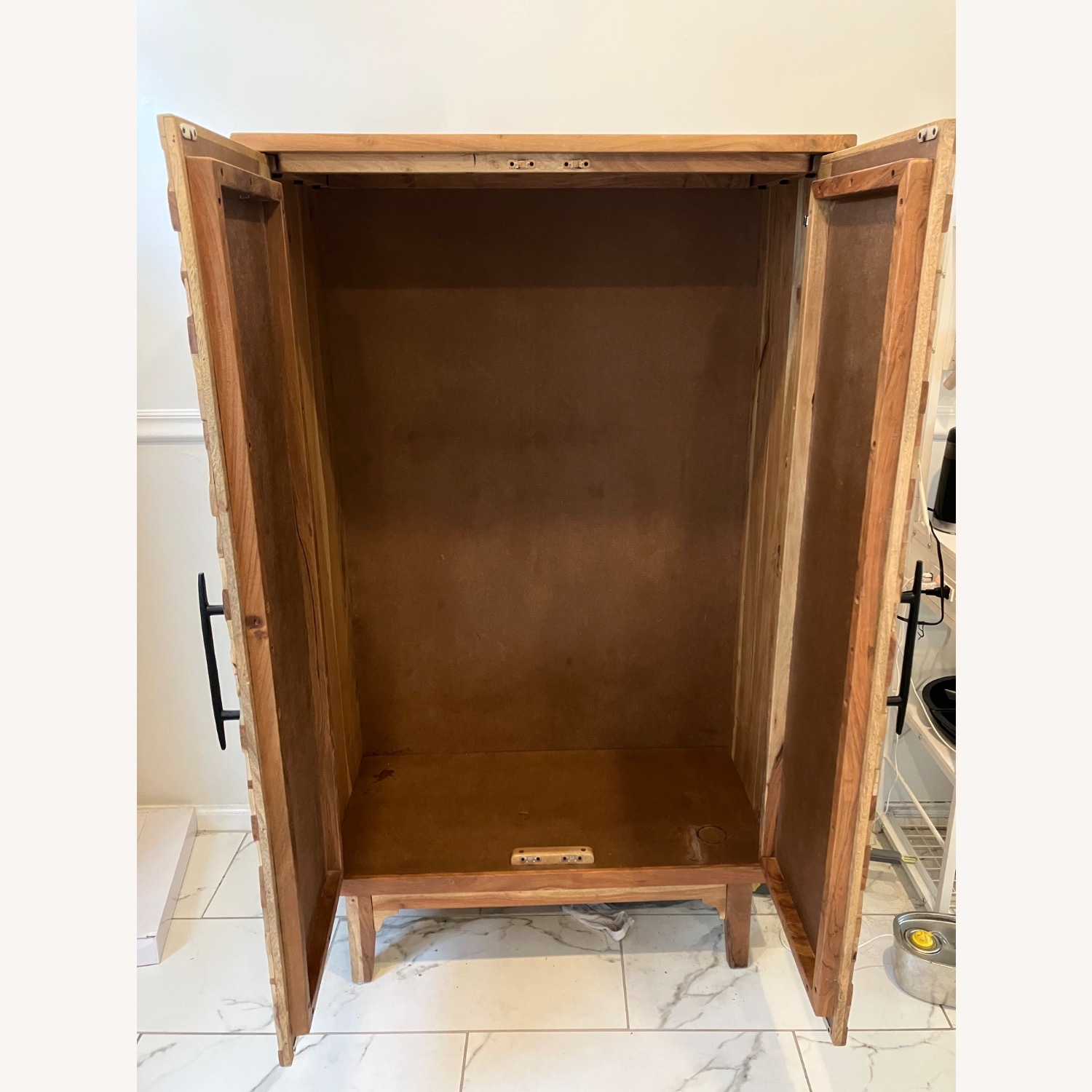 Ashley Furniture Gabinwell Diamond Patterned Armoire - image-4