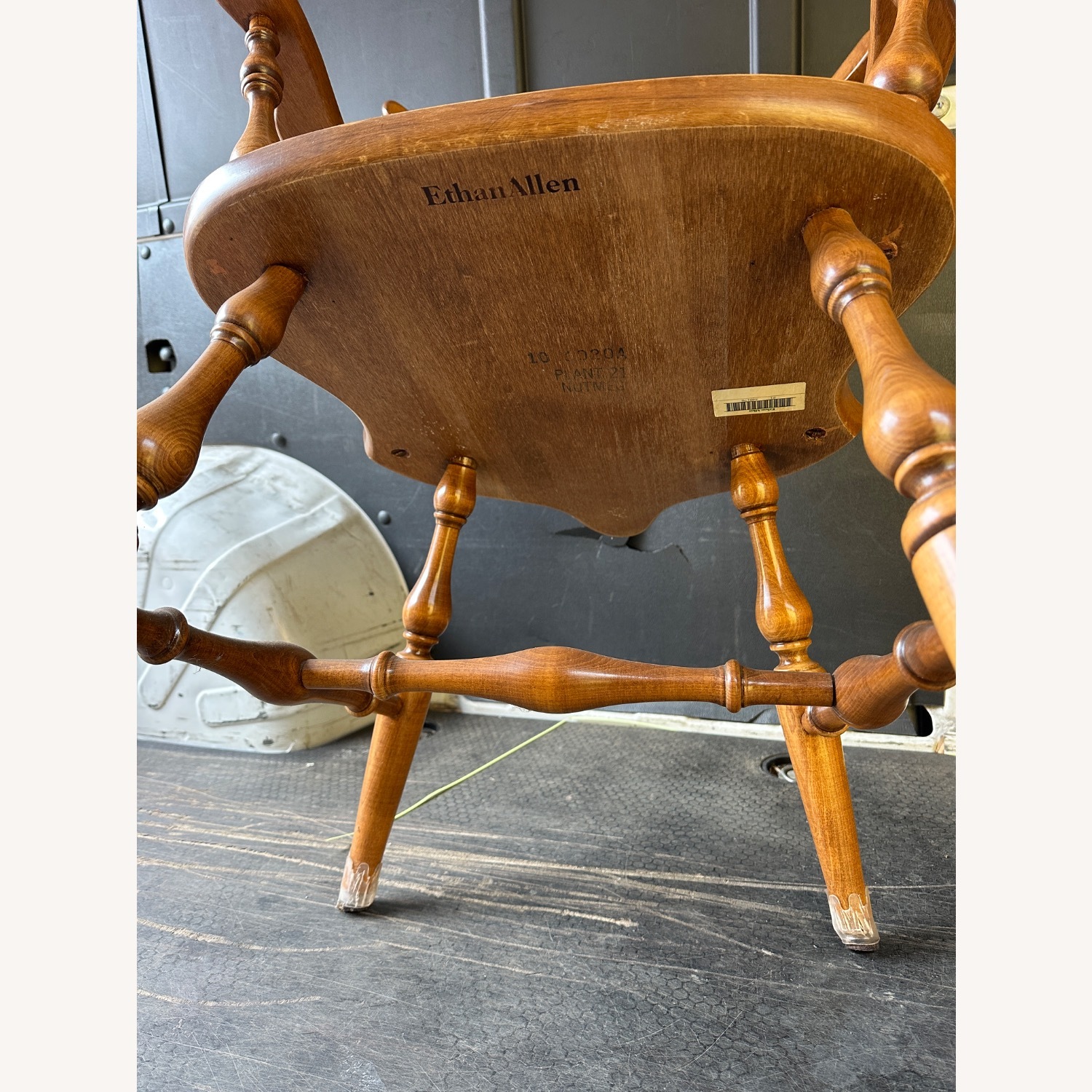 One pair Ethan Allen 106020A Windsor chair - image-3