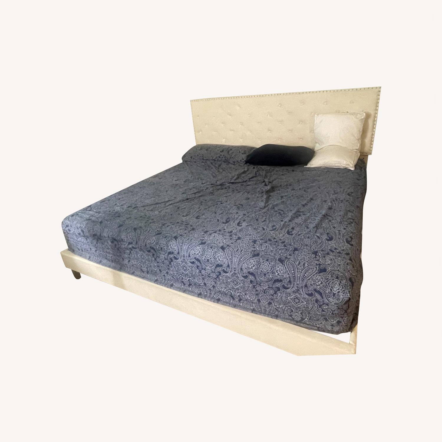 King Size Bed - image-0