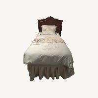 2 Twin Beds with Classic Wooden Headboards