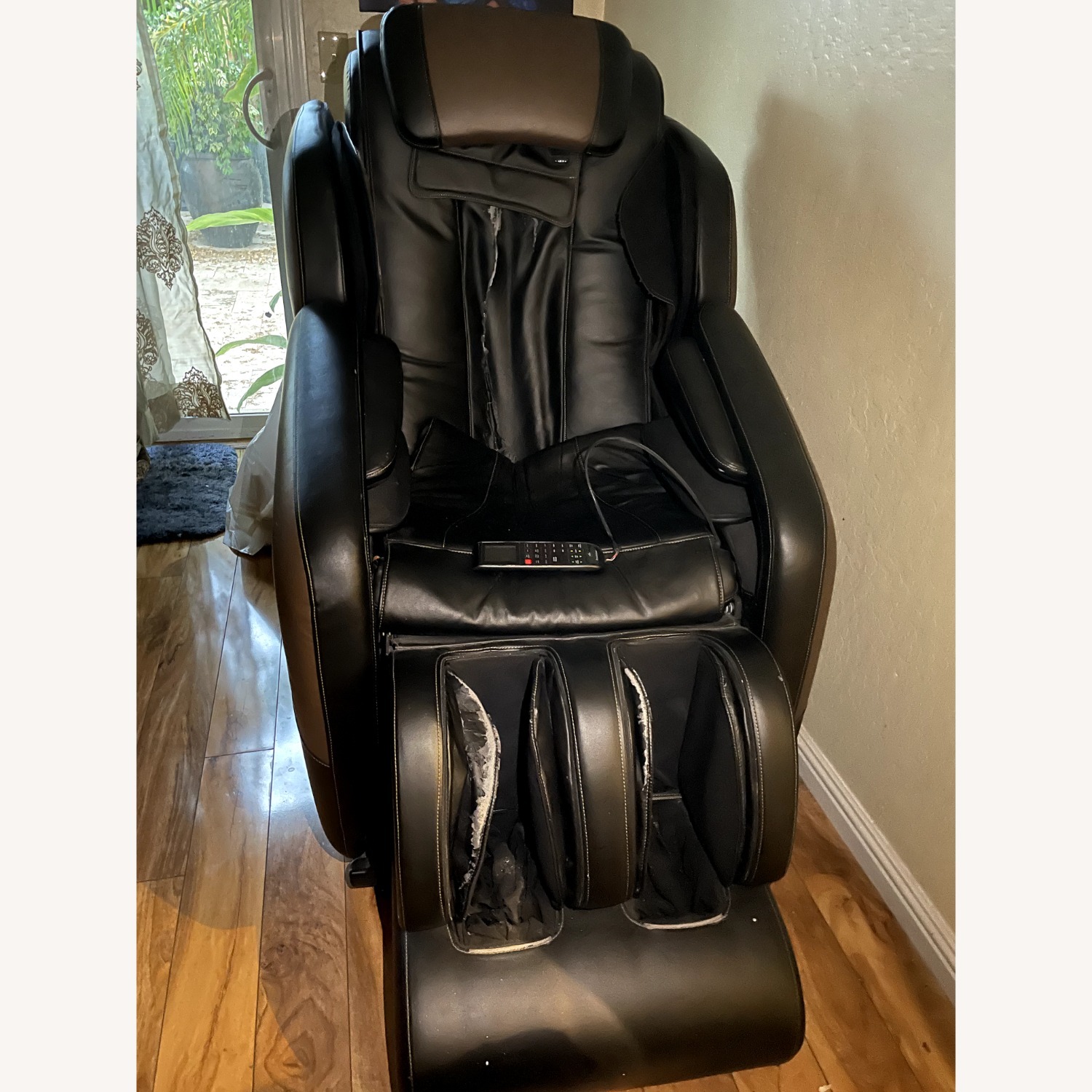 Massage Chair - image-1