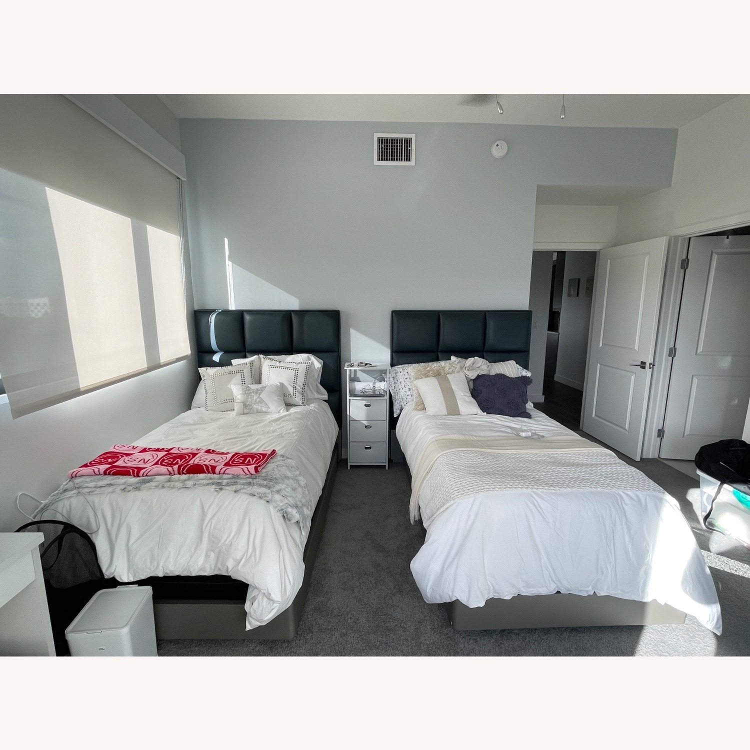 Artefacto Leather Bed. 2 Twins or 1 Kking - image-3