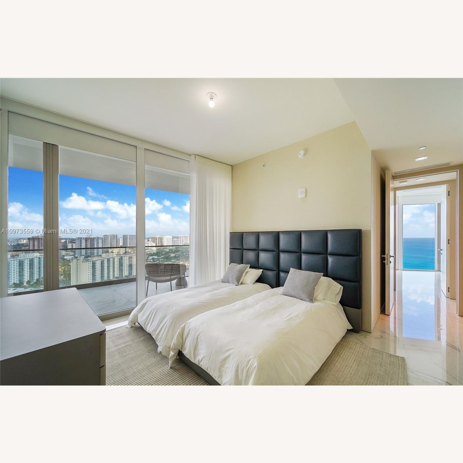 Artefacto Leather Bed. 2 Twins or 1 Kking - image-2