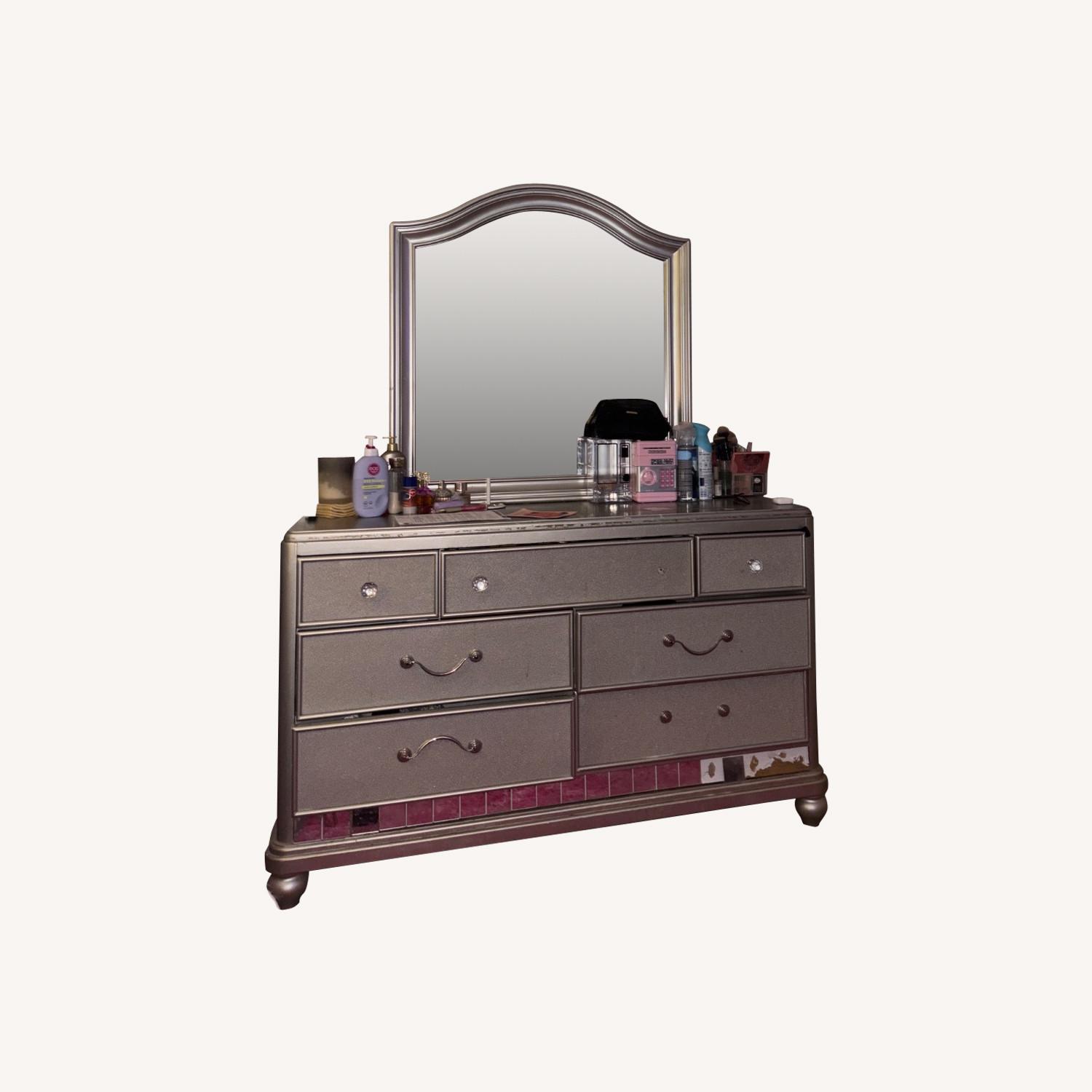 Dresser - image-0