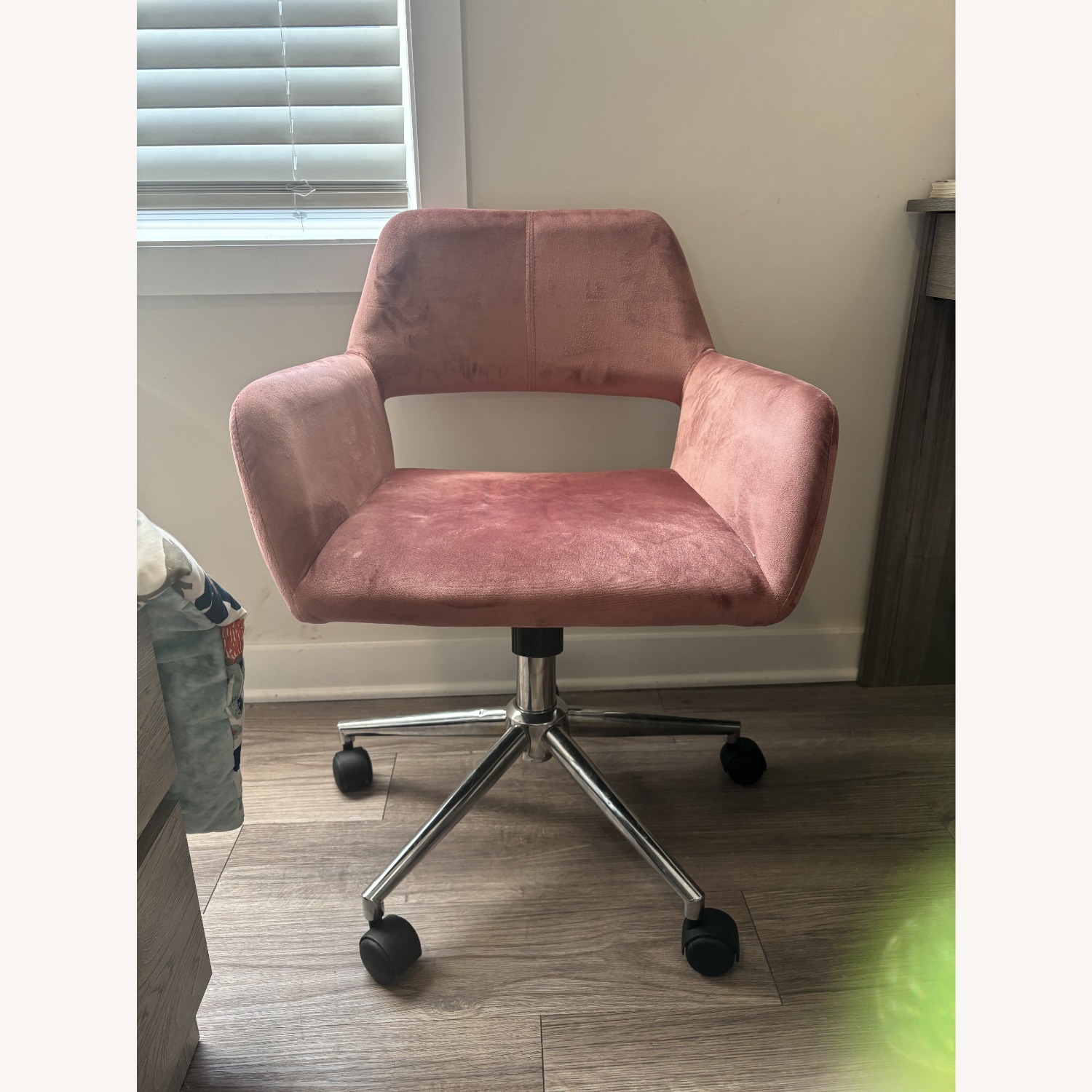 Wayfair Pink Office Chair with Wheels - image-3