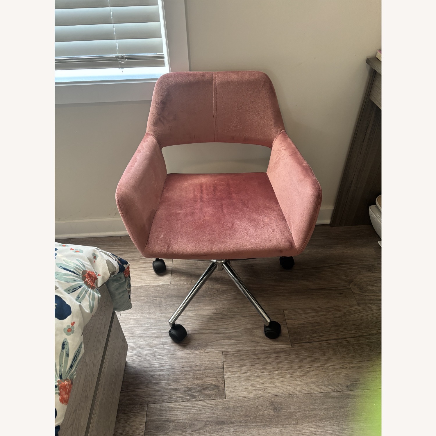 Wayfair Pink Office Chair with Wheels - image-1