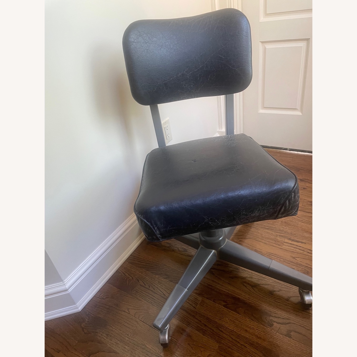 Mid Century Steno Chair with Wheels (Vintage) - image-1