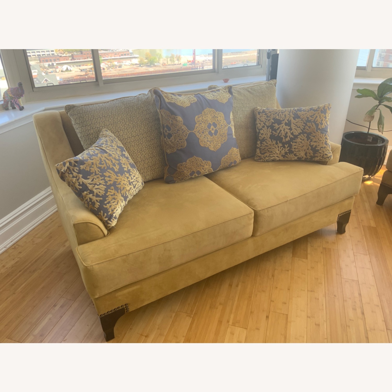 Viscontti Loveseat (Gold) - image-2