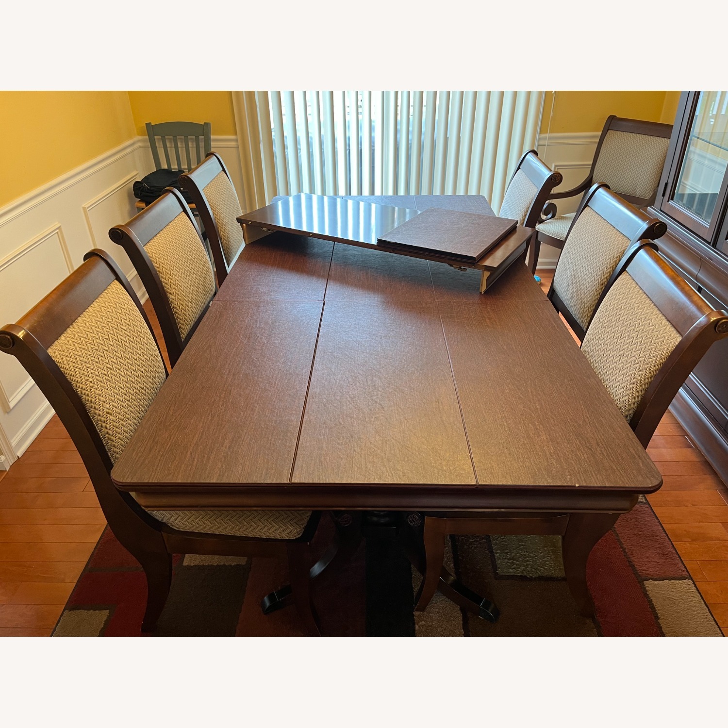 Bassett Dining Room Table Seats 8 - image-8
