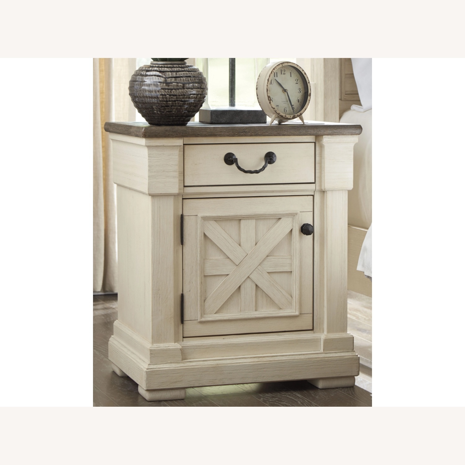 Bolanburg 2 Nightstands - image-4