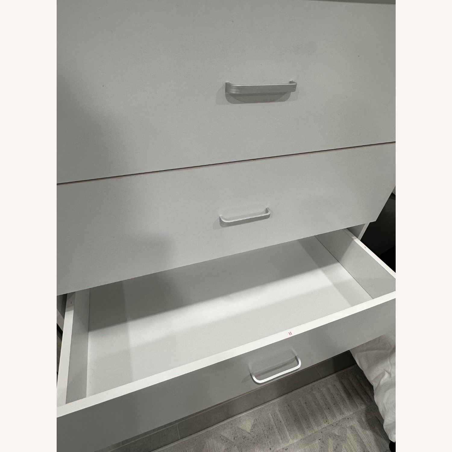 White Allyannah 5 Drawer 31.5'' W Dresser - image-12