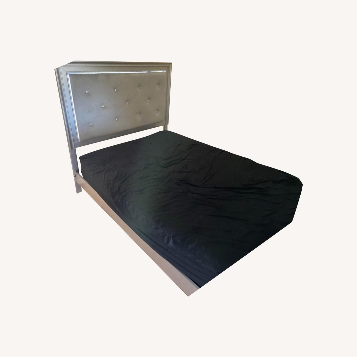 American Furniture Queen Bed - image-0