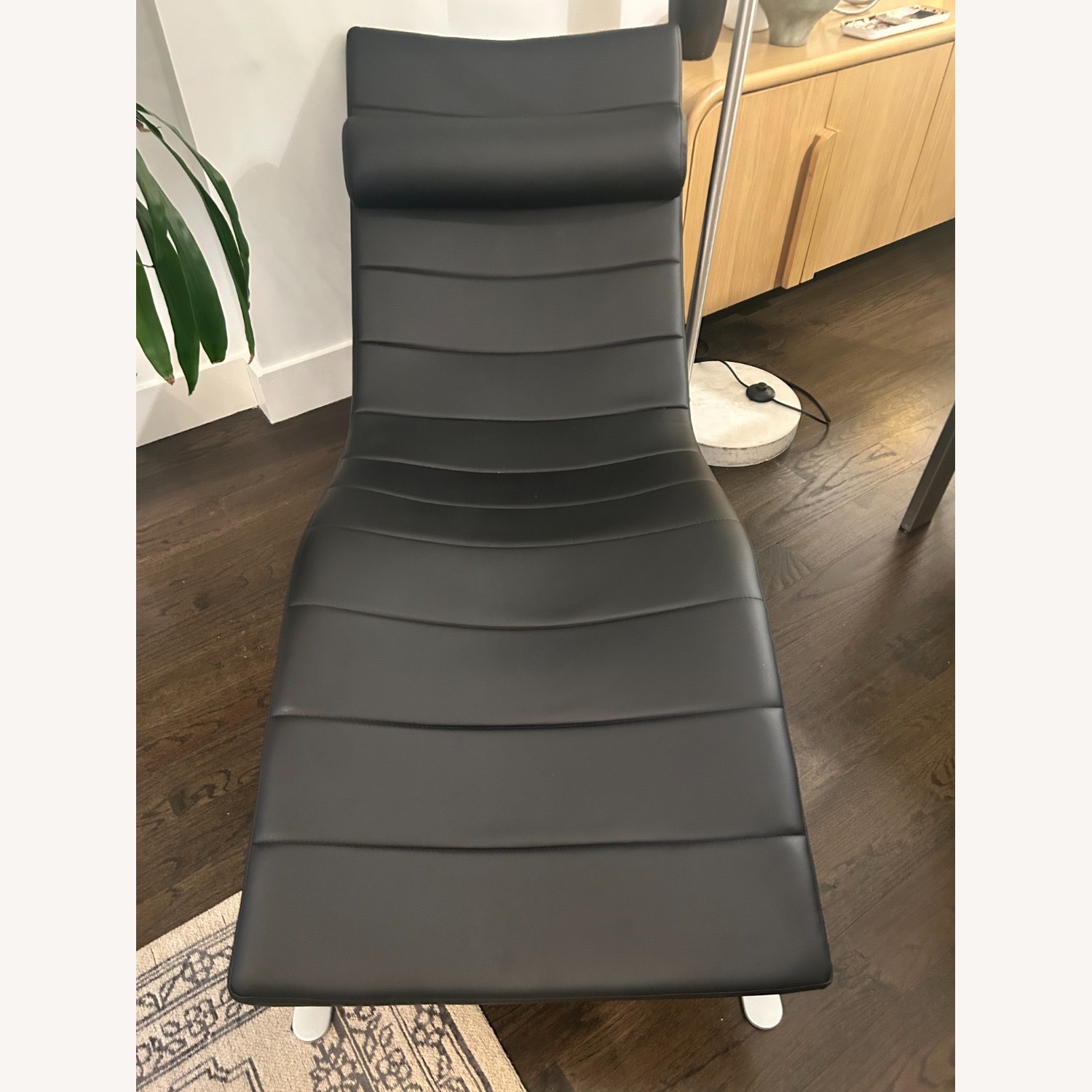 Gilda Chaise Lounge Chair Black Leather - image-2