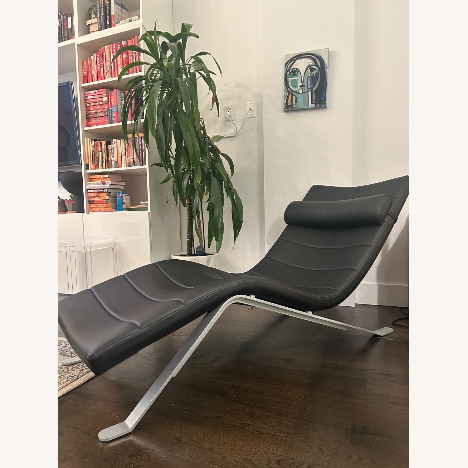 Gilda Chaise Lounge Chair Black Leather - image-1