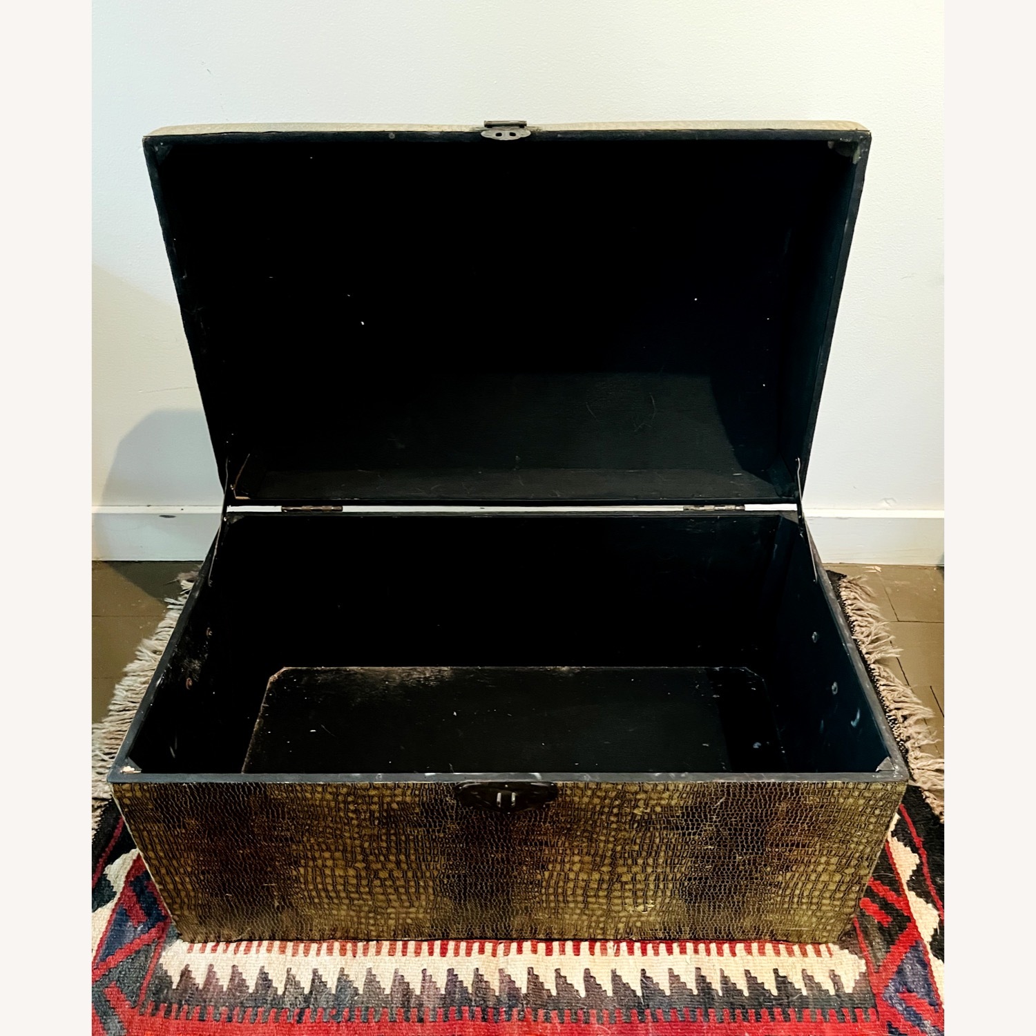 Vintage Storage Trunk Chest Faux Alligator Finish - image-5