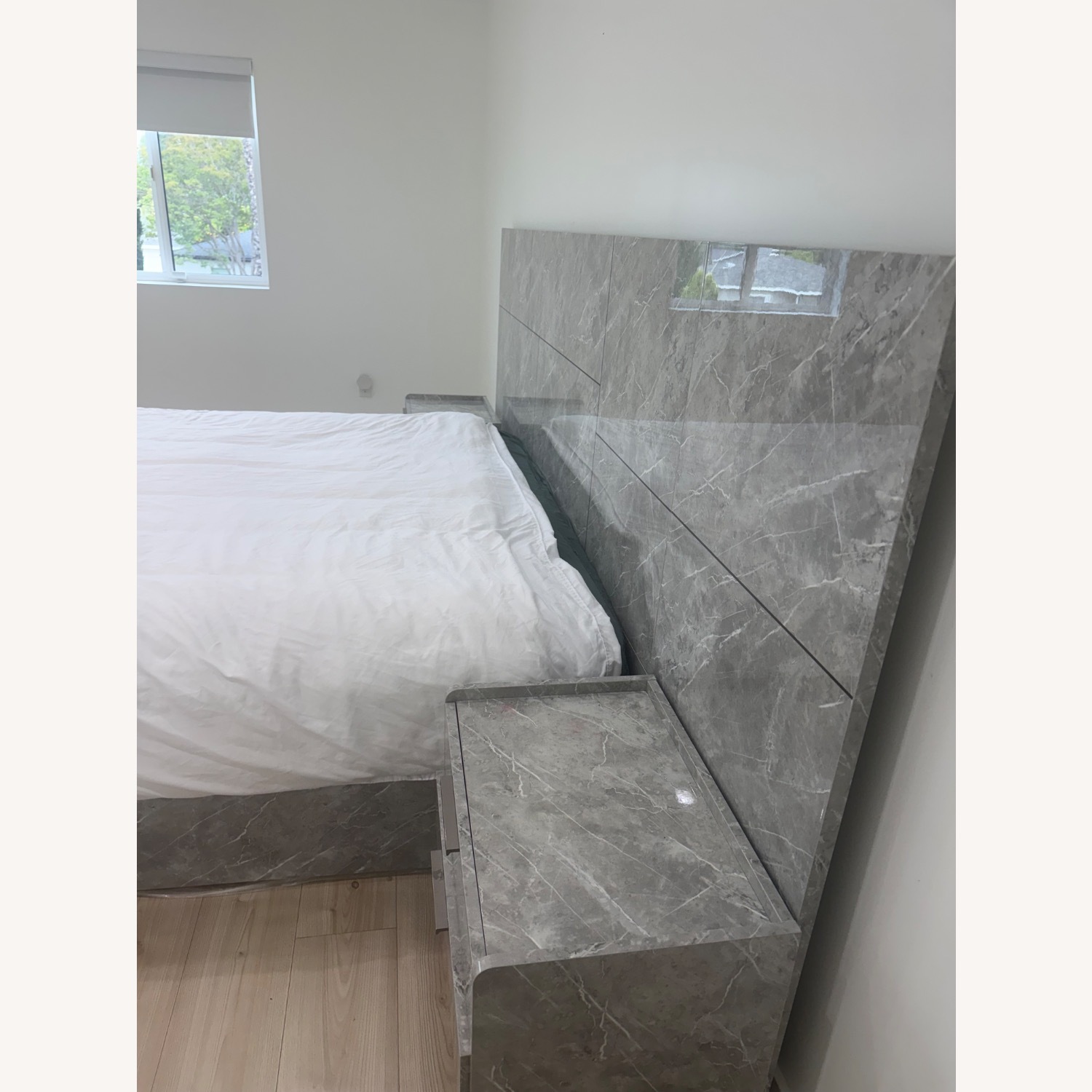 Nova Domus Modern Italian Bed with Nightstands - image-2