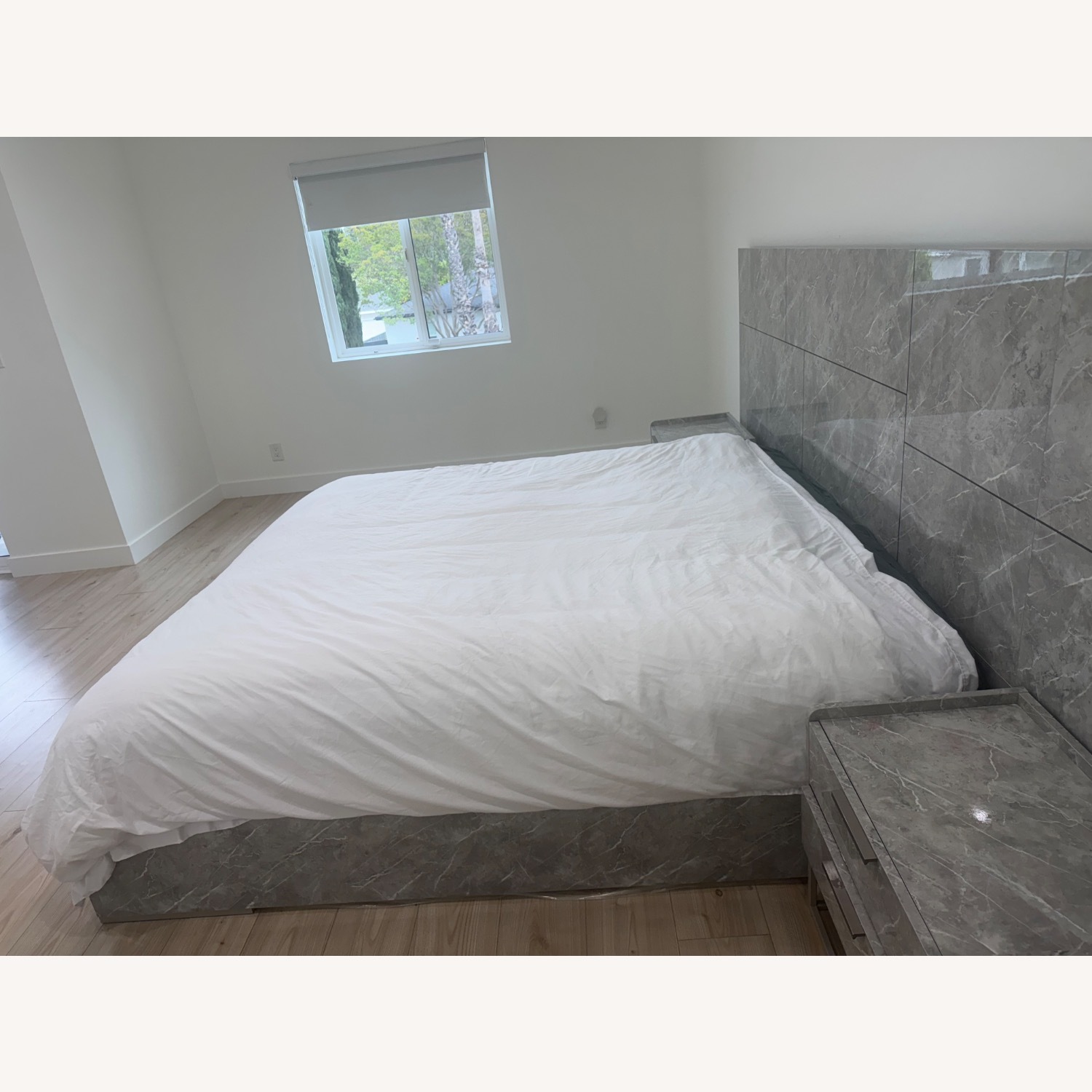 Nova Domus Modern Italian Bed with Nightstands - image-3