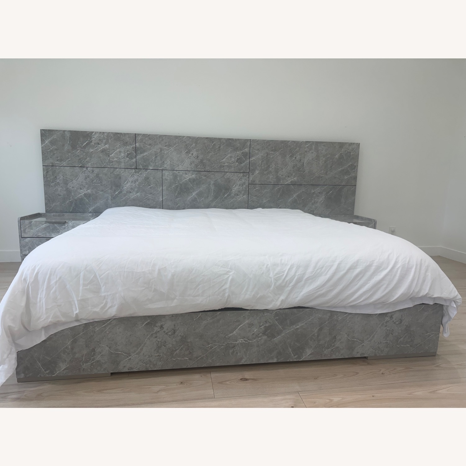 Nova Domus Modern Italian Bed with Nightstands - image-1